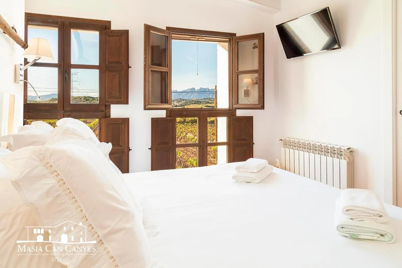 Bed in Masia Can Canyes & Spa