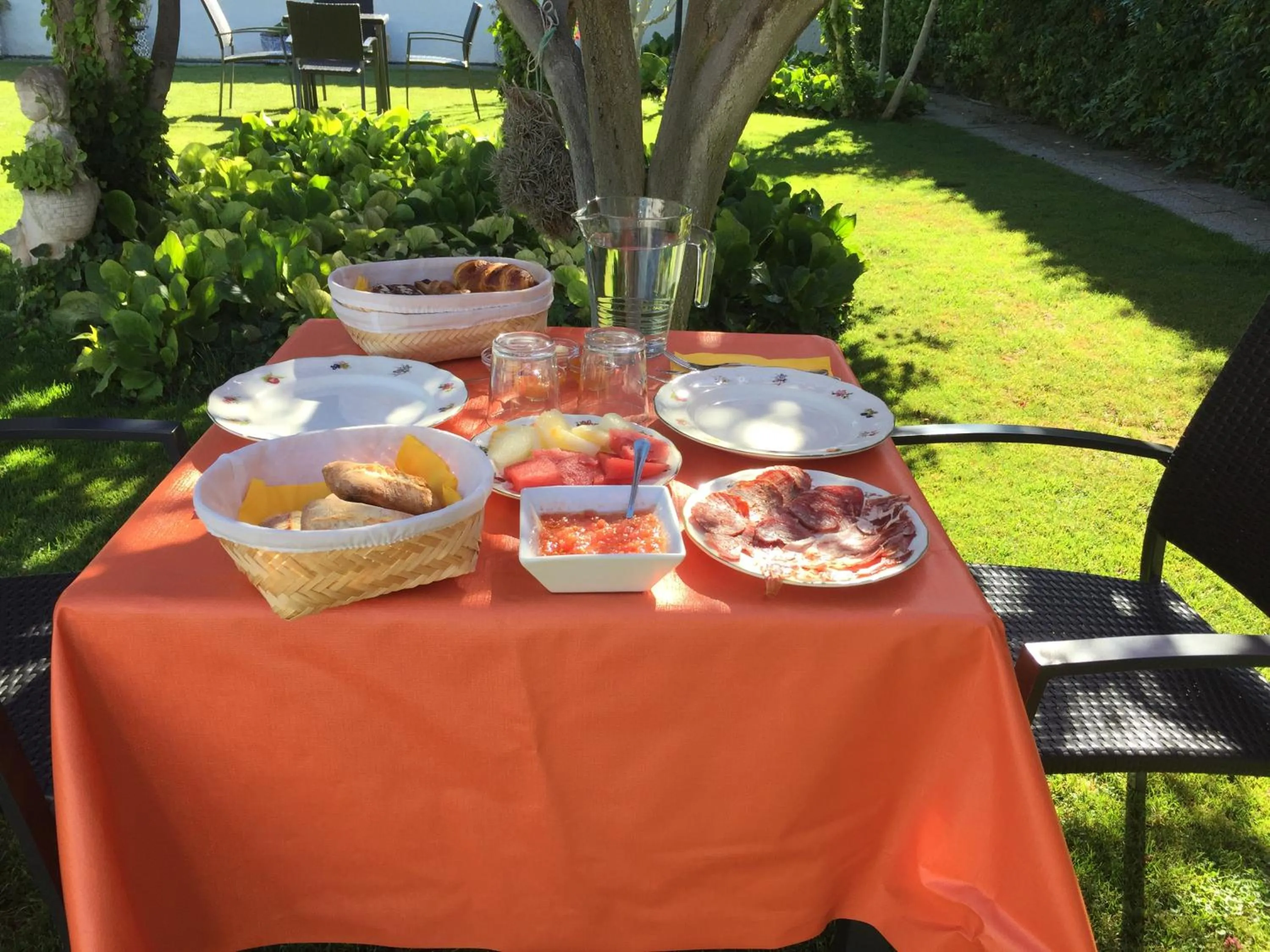 Restaurant/places to eat in Masia Can Canyes & Spa