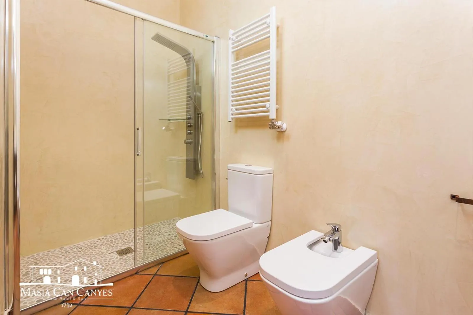 Bathroom in Masia Can Canyes & Spa