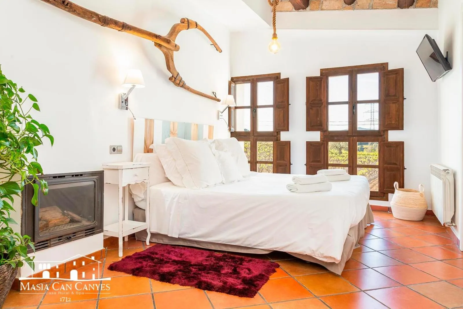 Photo of the whole room, Bed in Masia Can Canyes & Spa