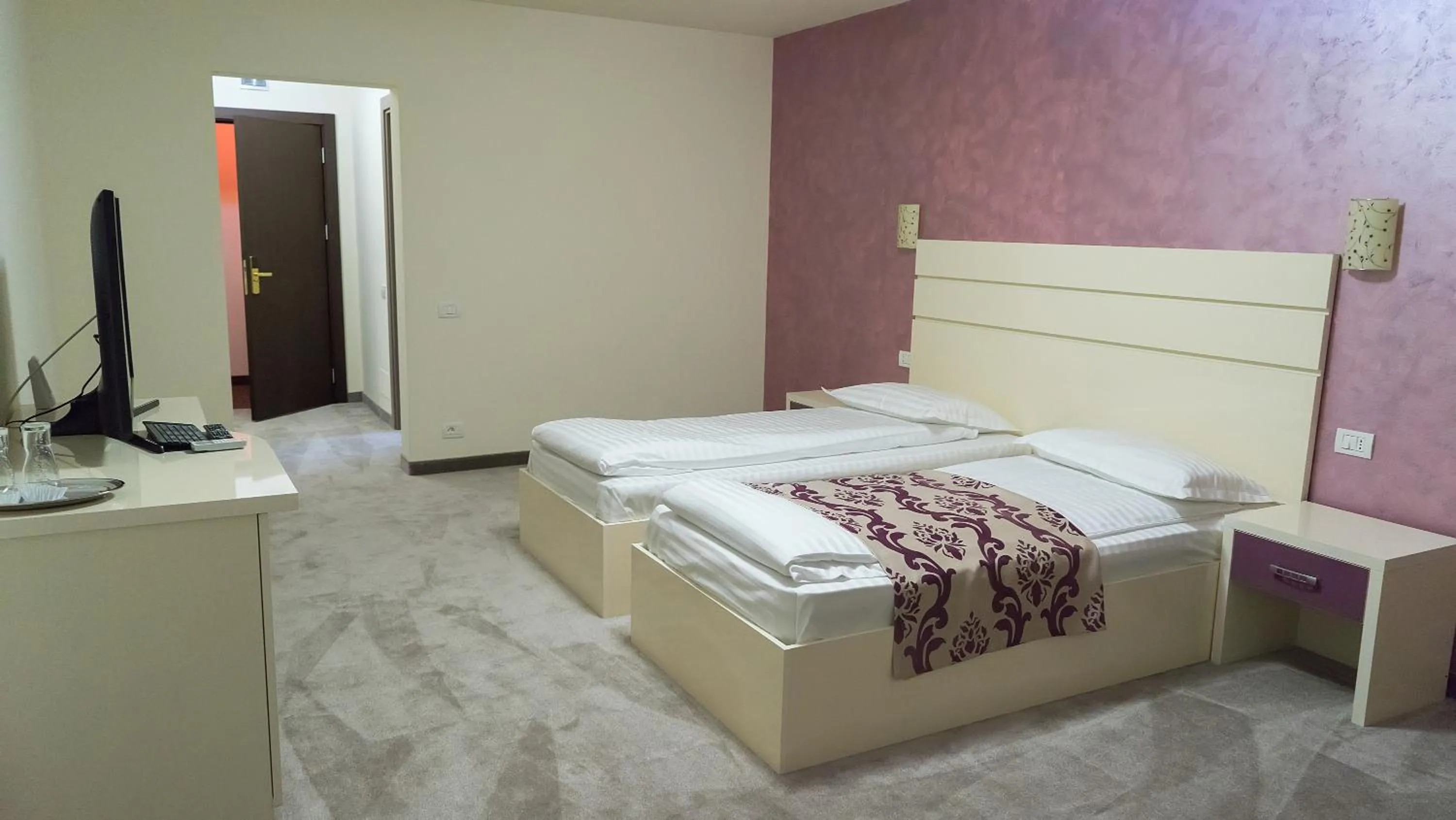 Property building, Bed in Marigab