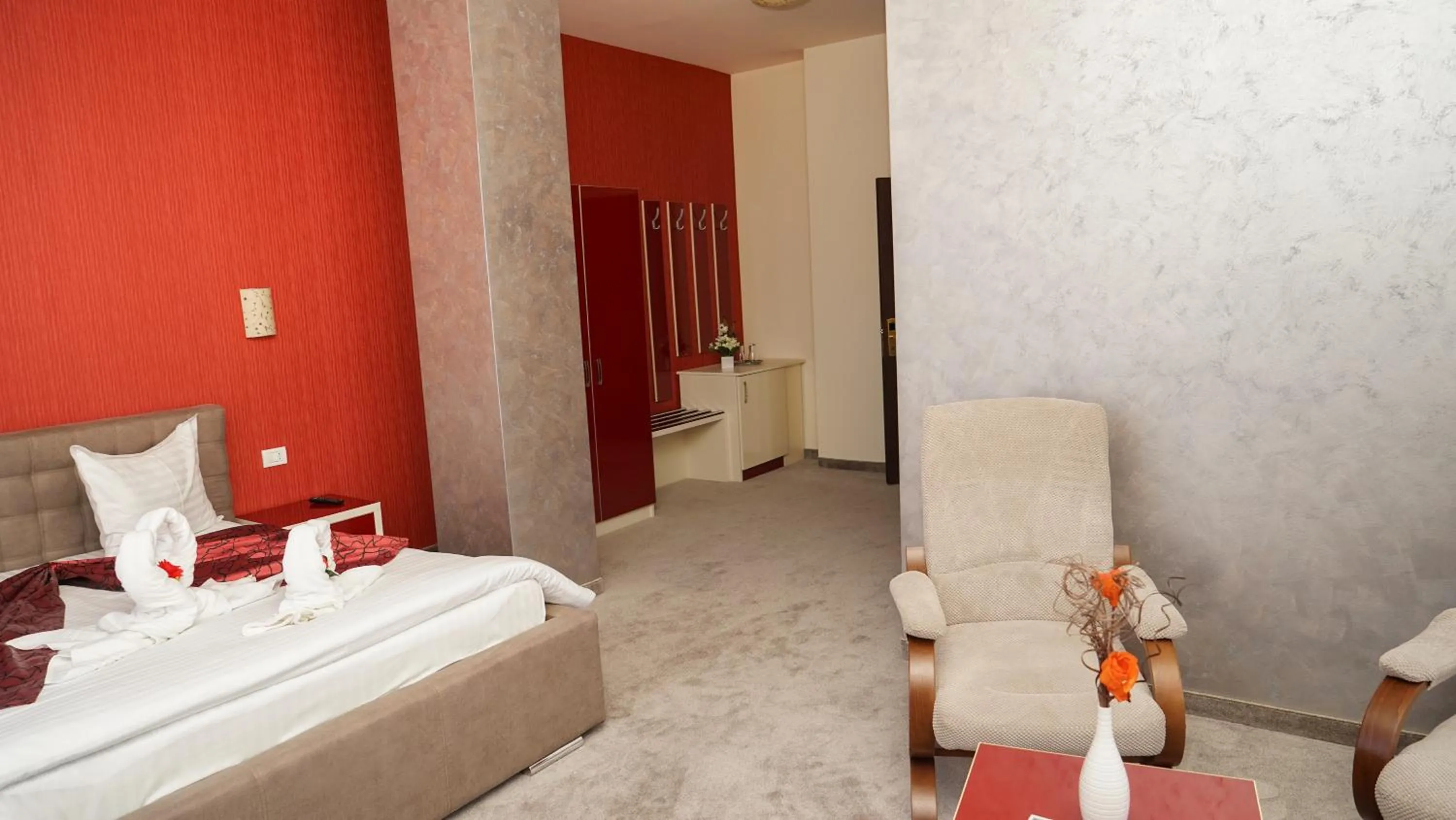 Property building, Bed in Marigab