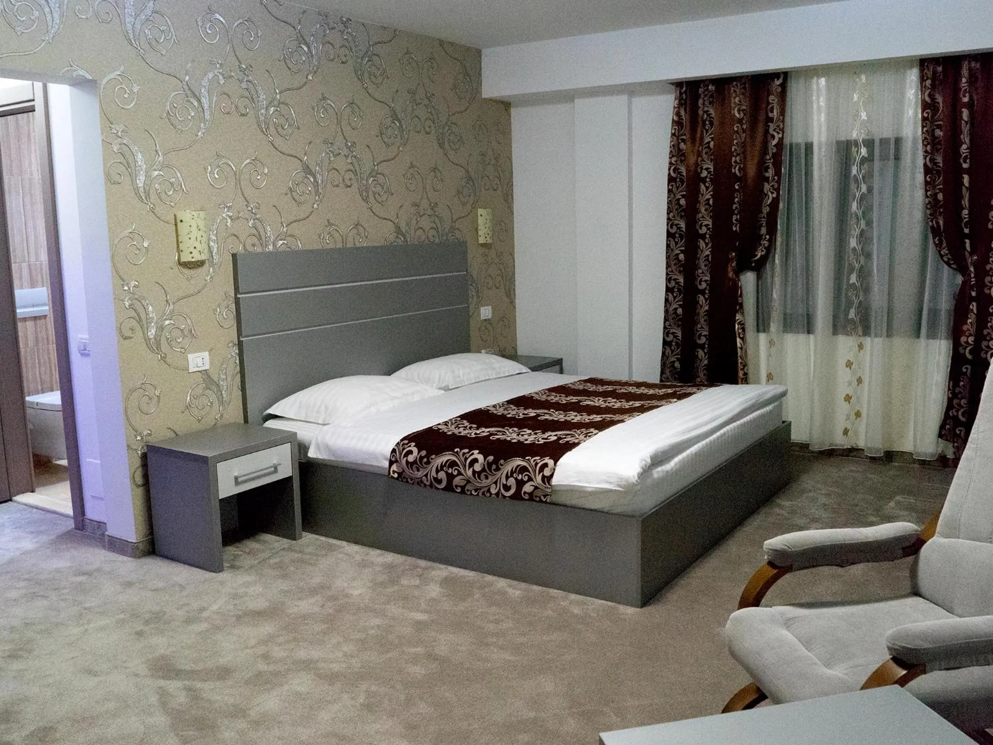 Shower, Bed in Marigab