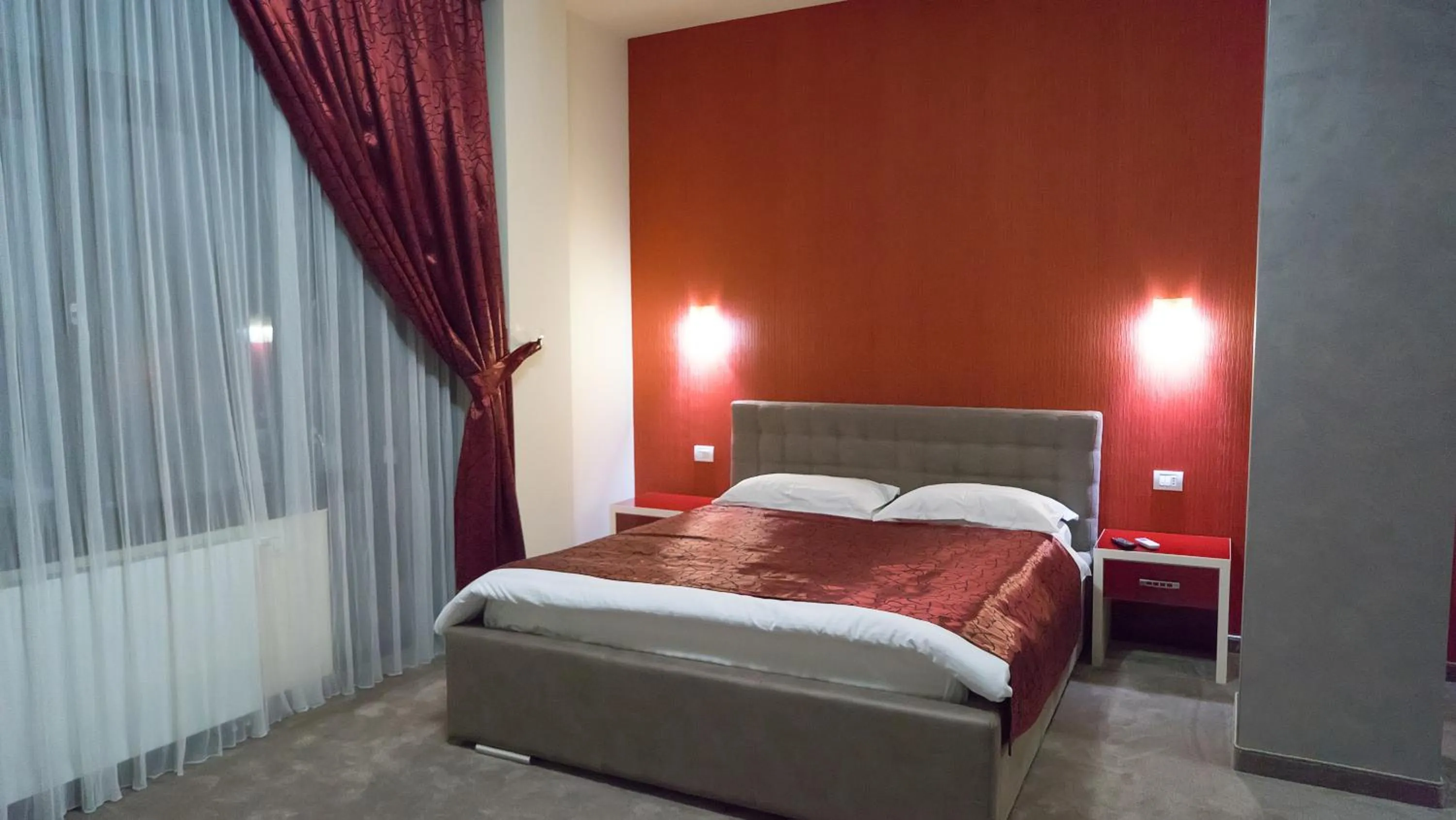 Property building, Bed in Marigab