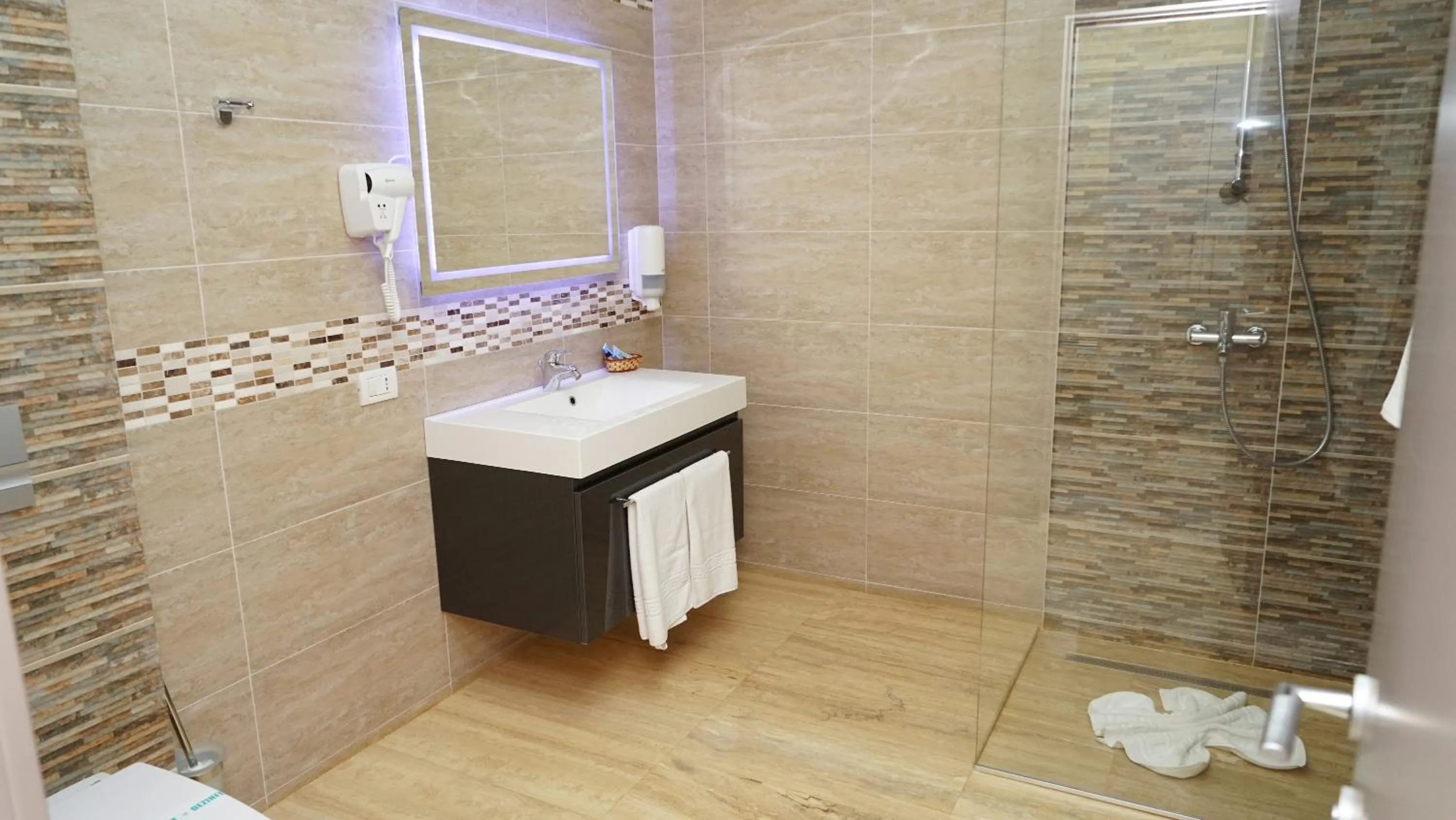 Property building in Marigab