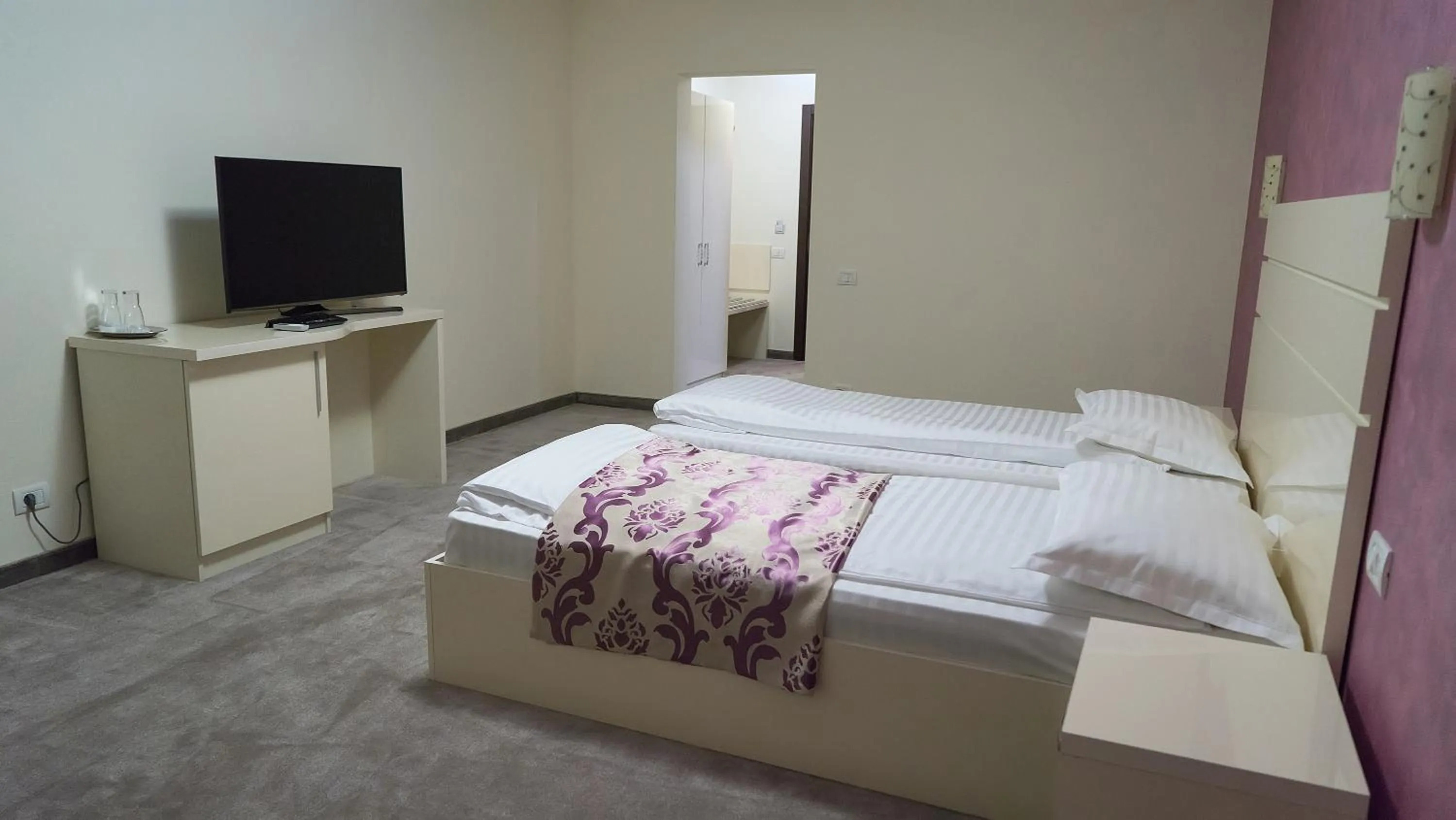 Property building, Bed in Marigab