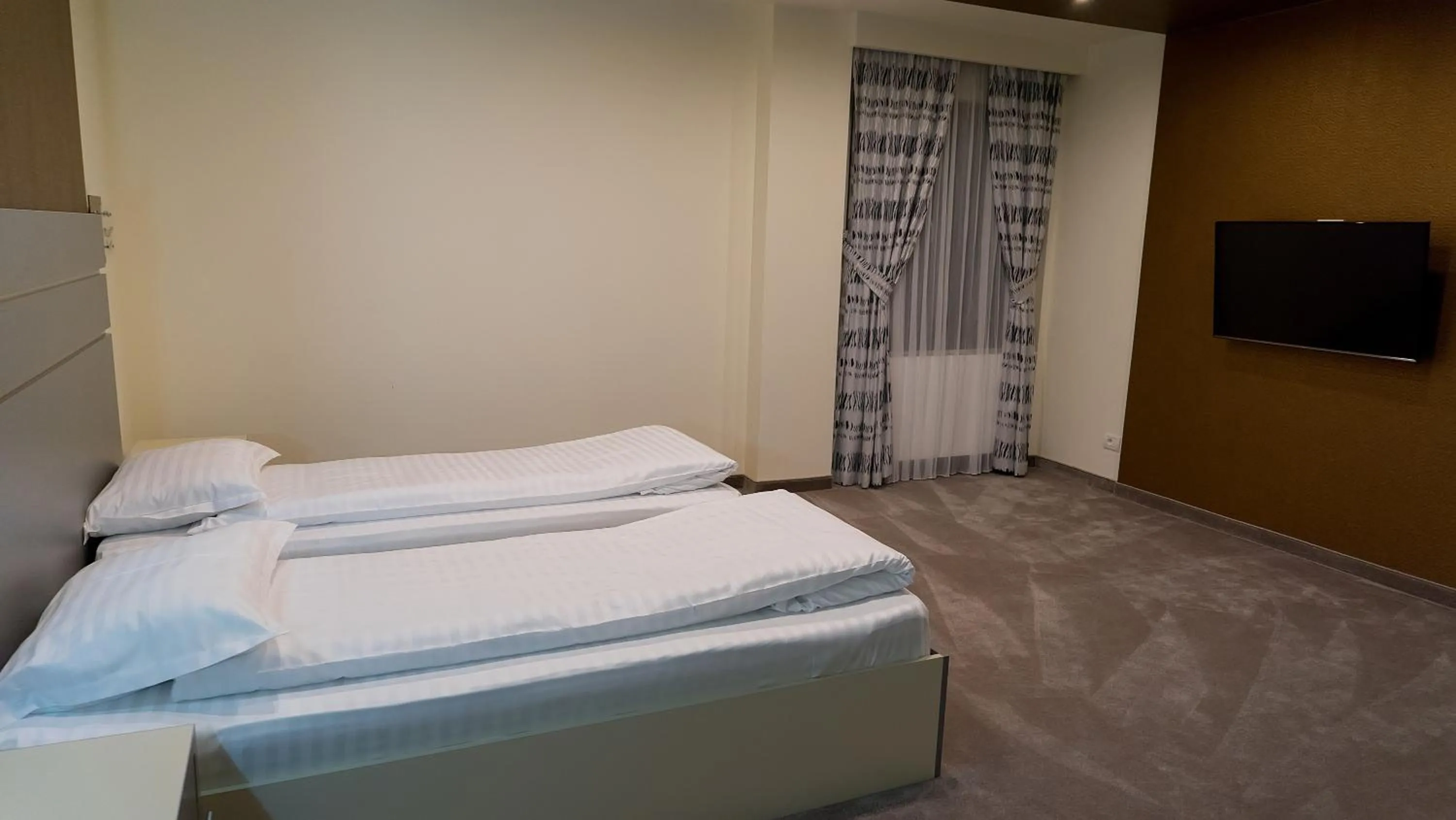 Property building, Bed in Marigab