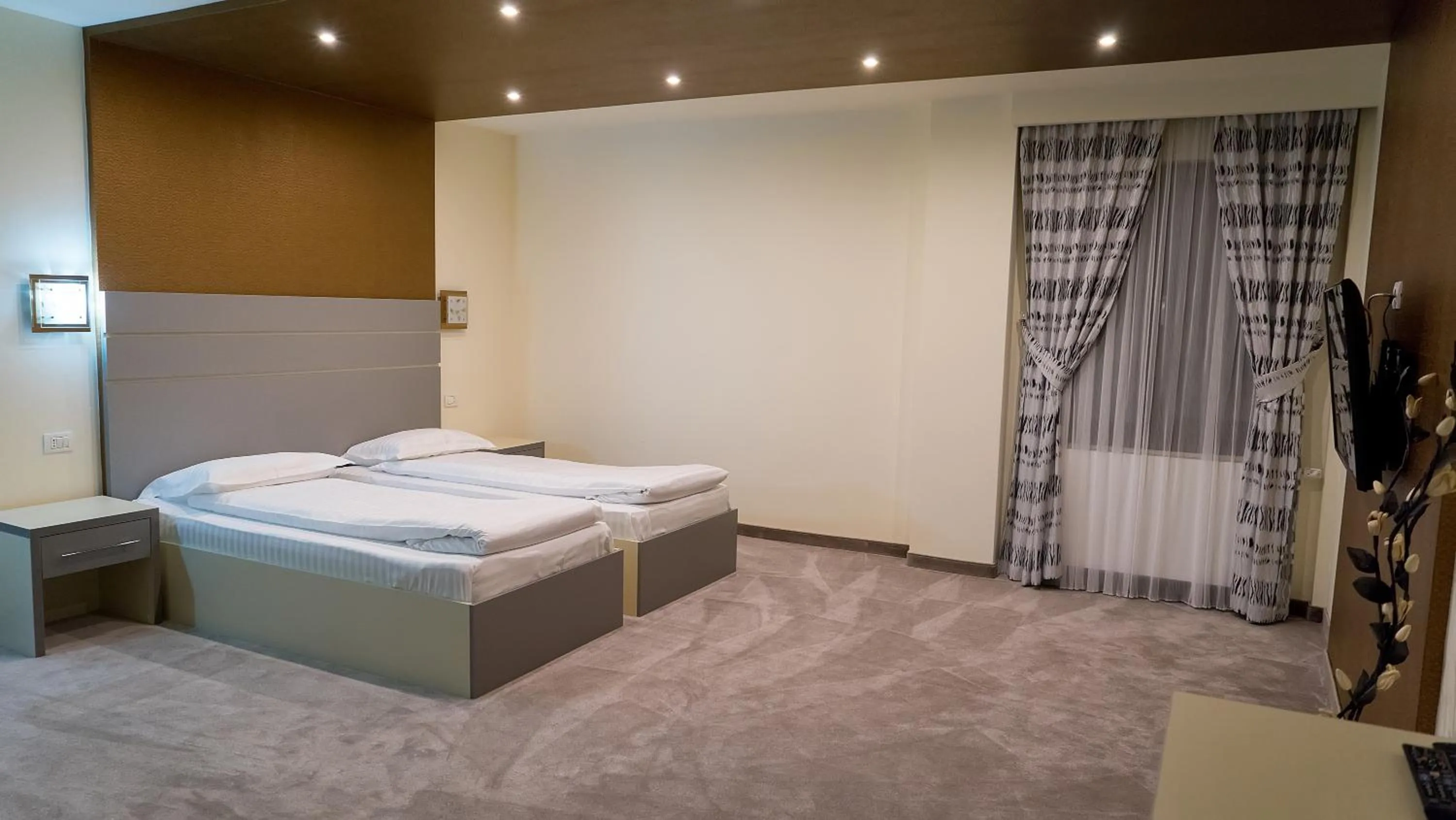 Property building, Bed in Marigab