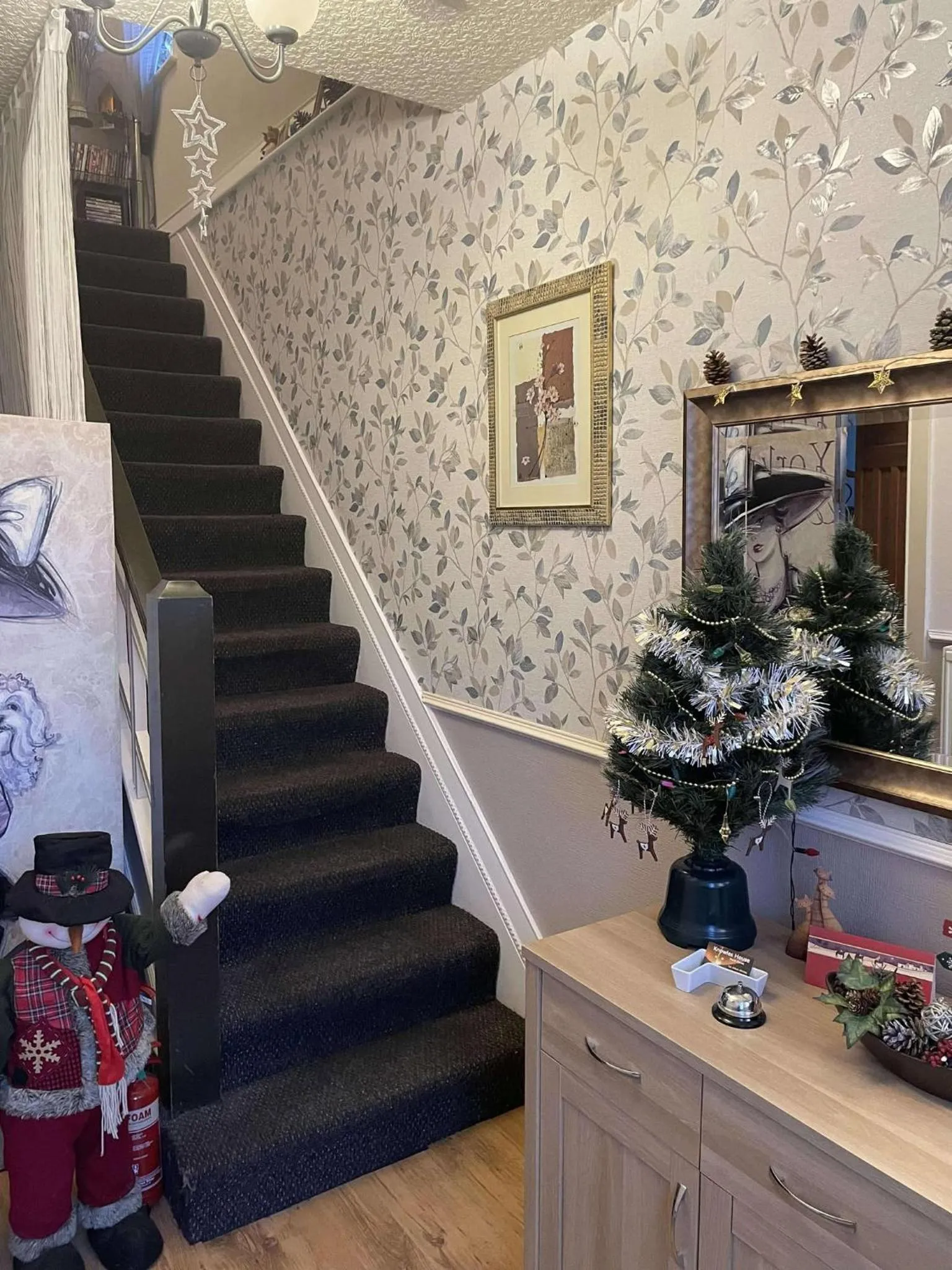 Facade/entrance in EsJays at Knowles House