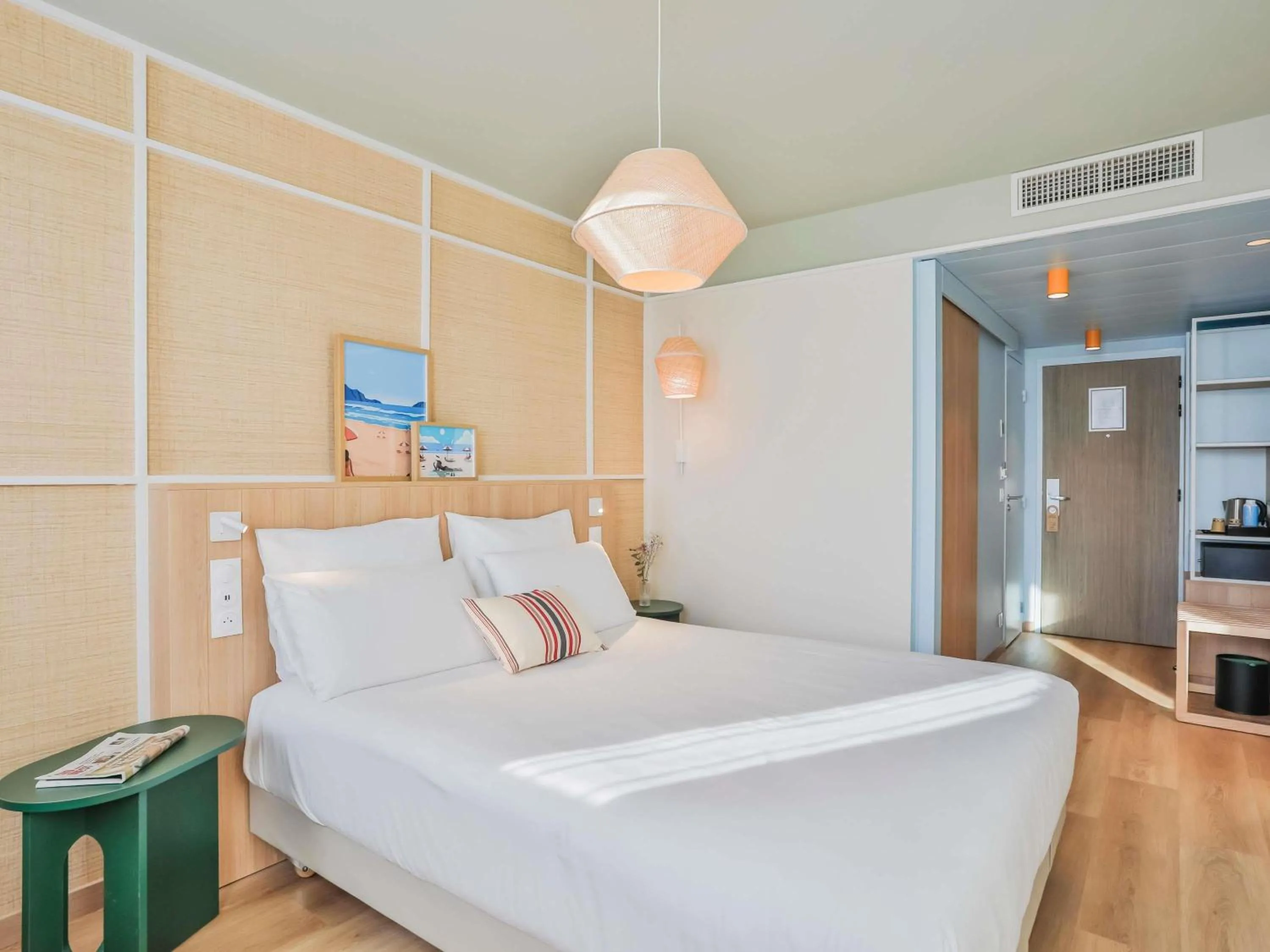Bedroom, Bed in Mercure Président Biarritz Plage