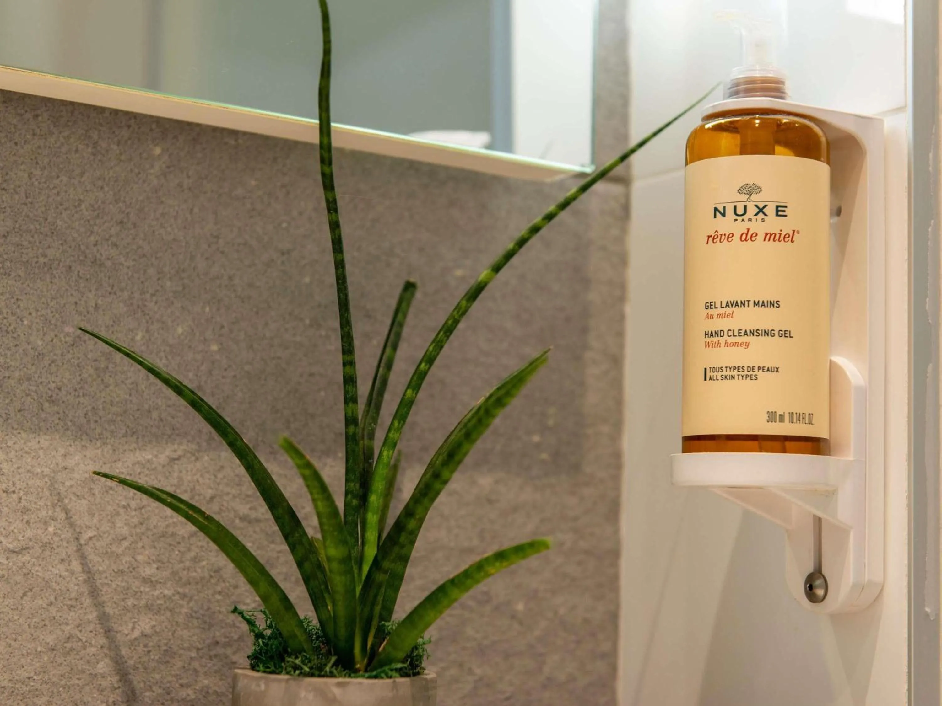 Bedroom in Mercure Président Biarritz Plage