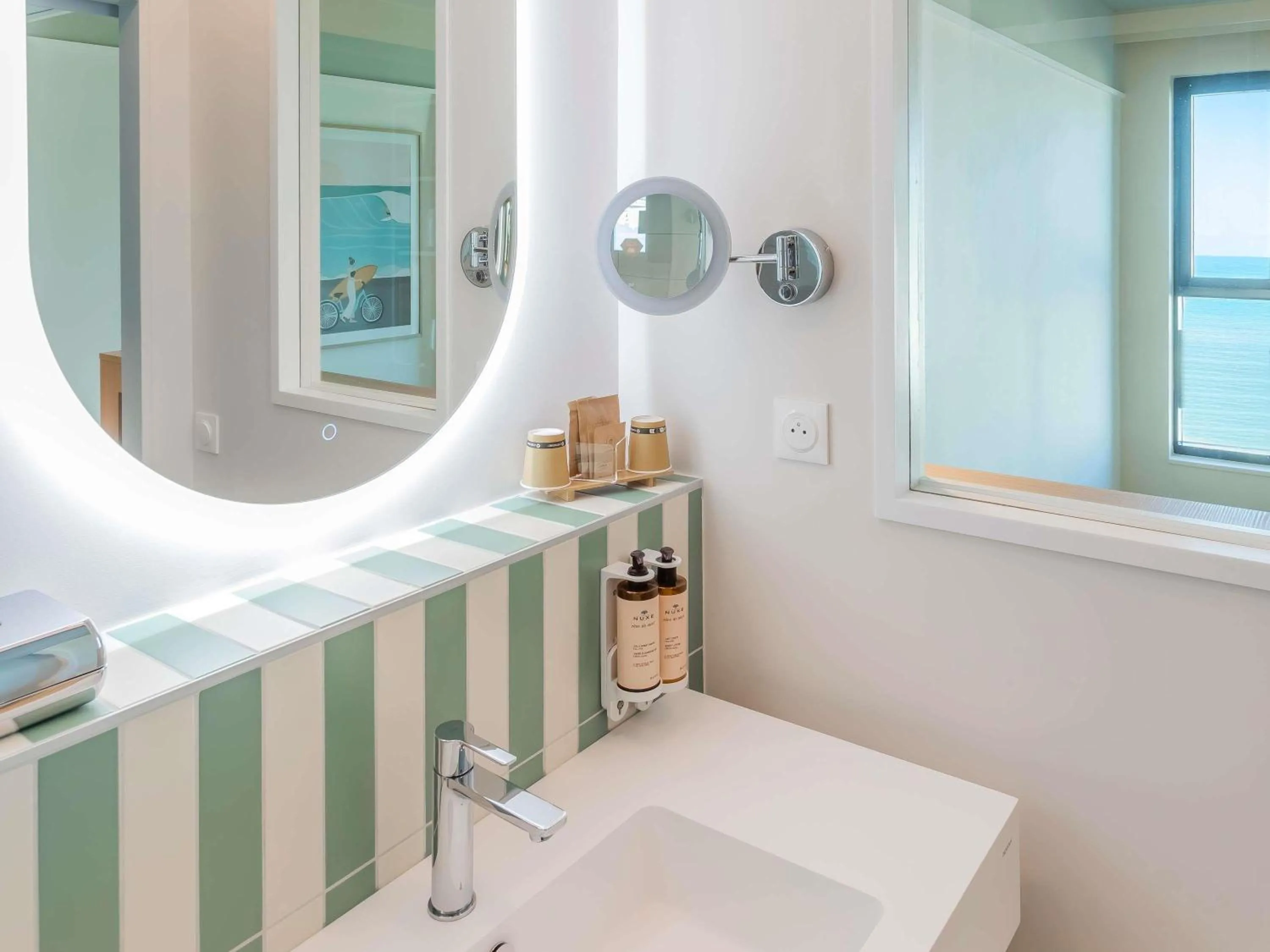 Bedroom in Mercure Président Biarritz Plage