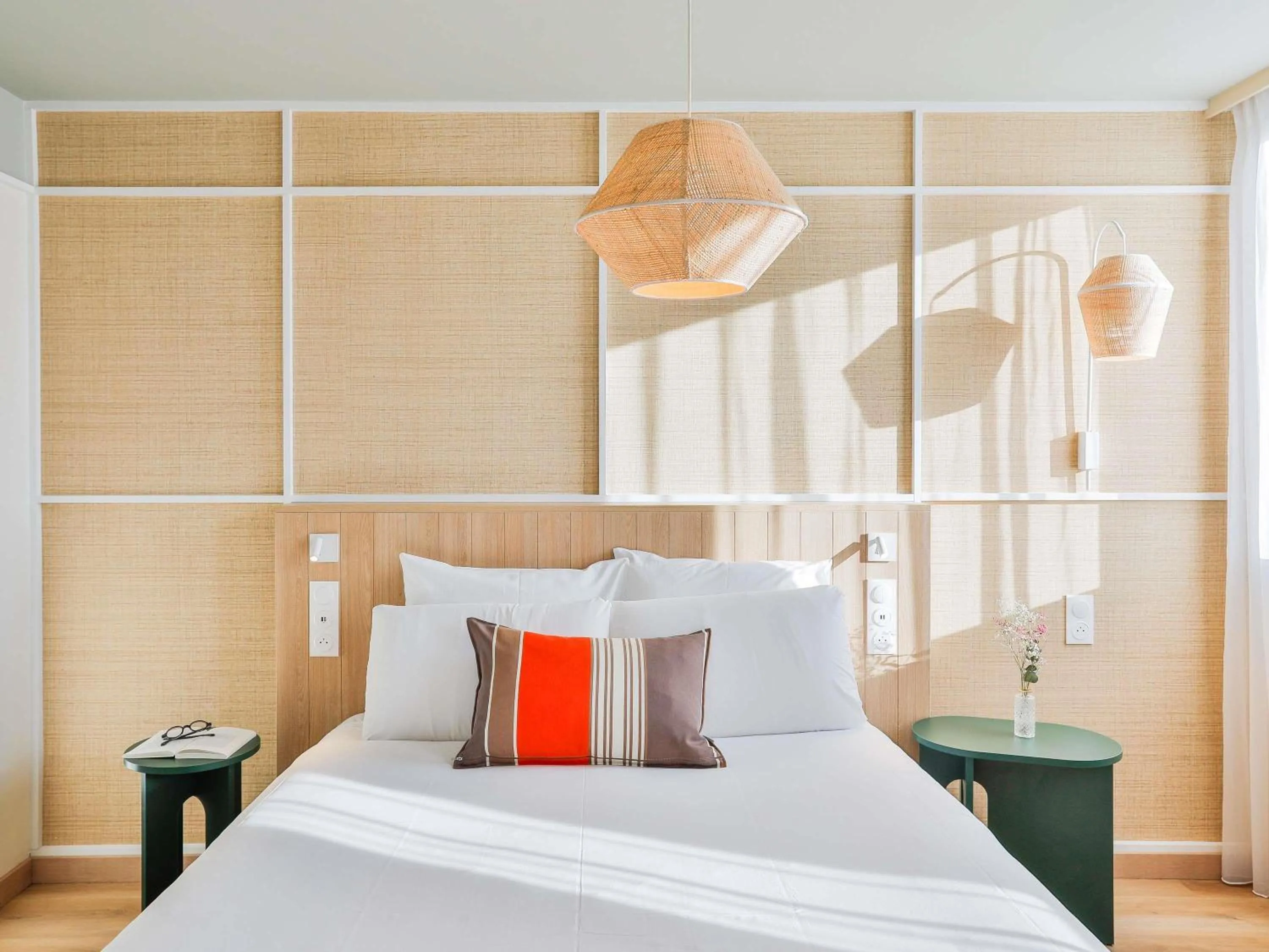 Bedroom, Bed in Mercure Président Biarritz Plage