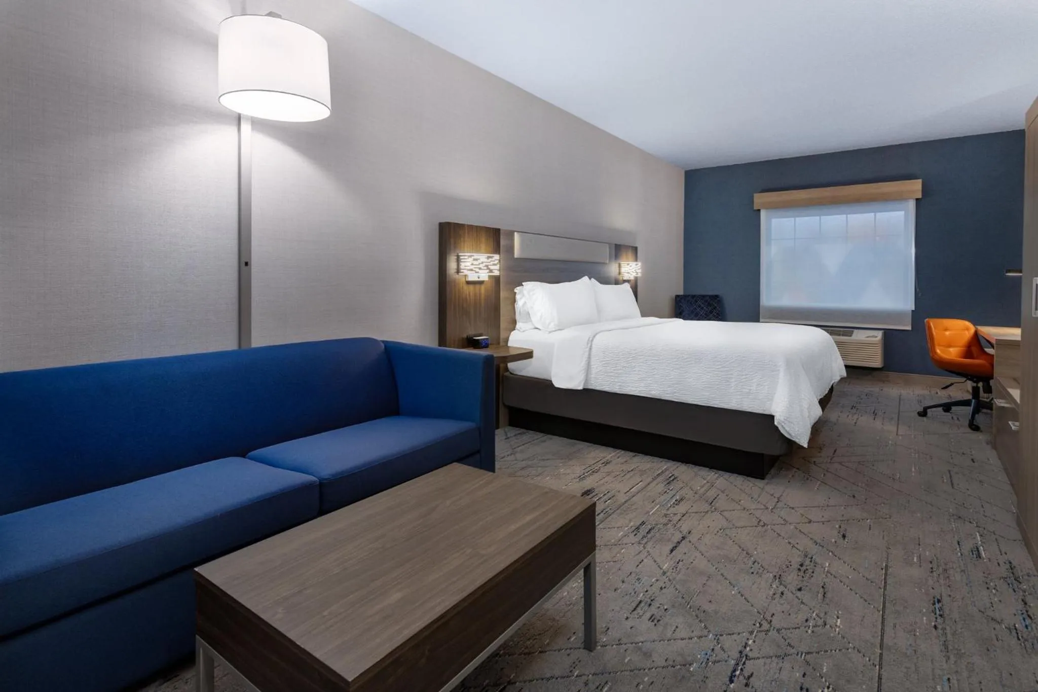 Photo of the whole room, Bed in Holiday Inn Express Hotel & Suites Center Township by IHG