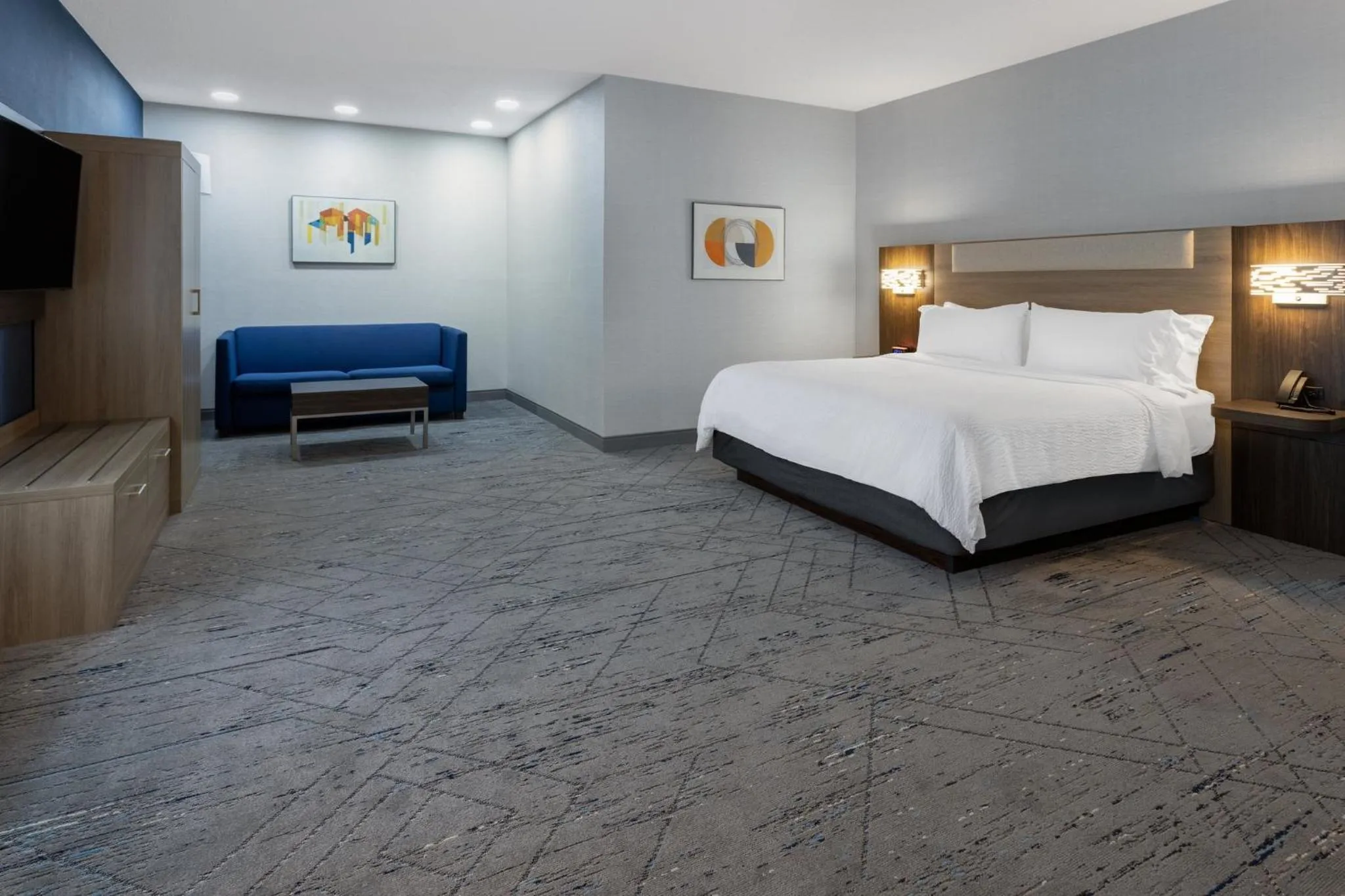 Photo of the whole room, Bed in Holiday Inn Express Hotel & Suites Center Township by IHG