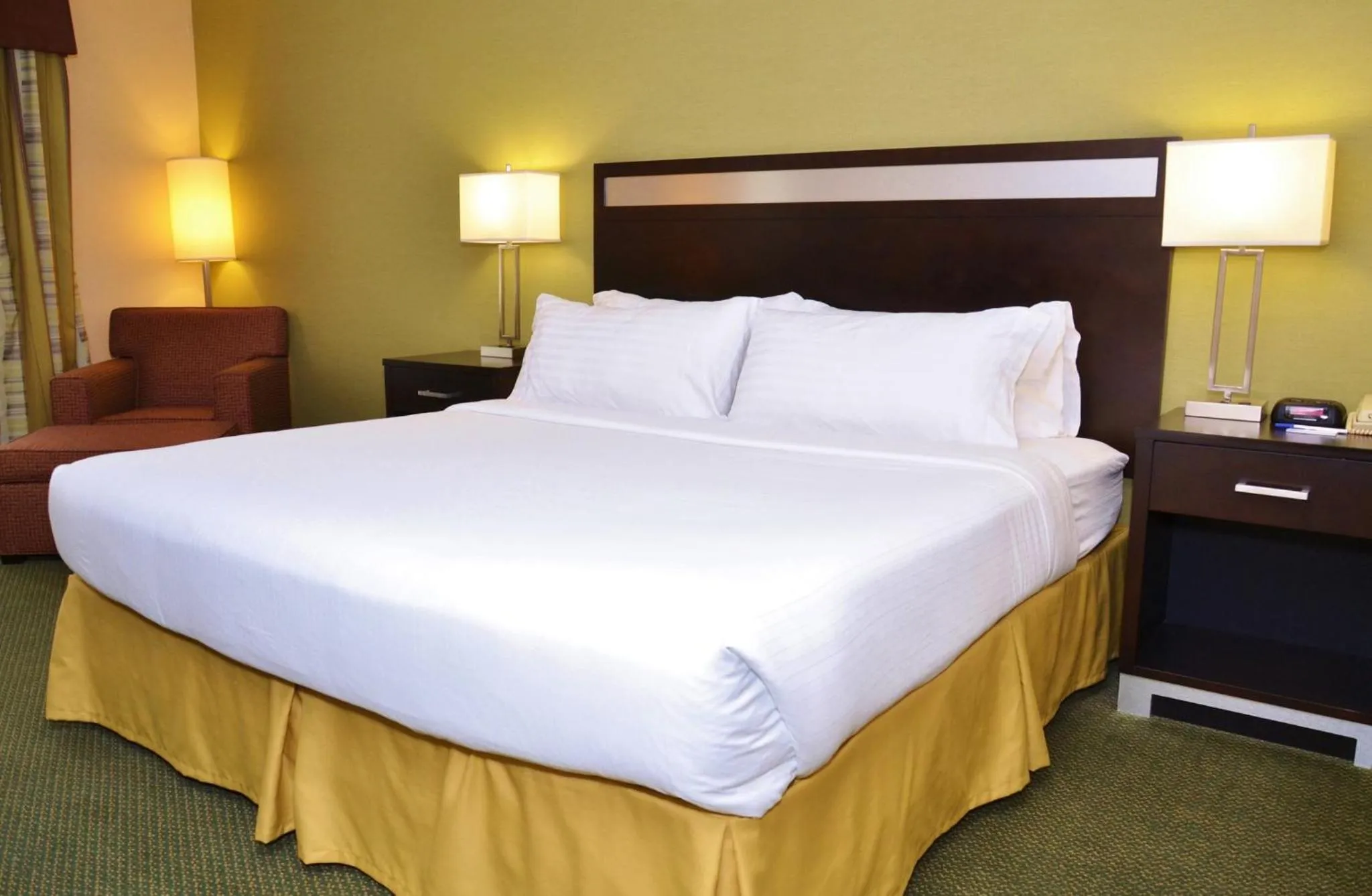 Photo of the whole room, Bed in Holiday Inn Express Hotel & Suites Center Township by IHG