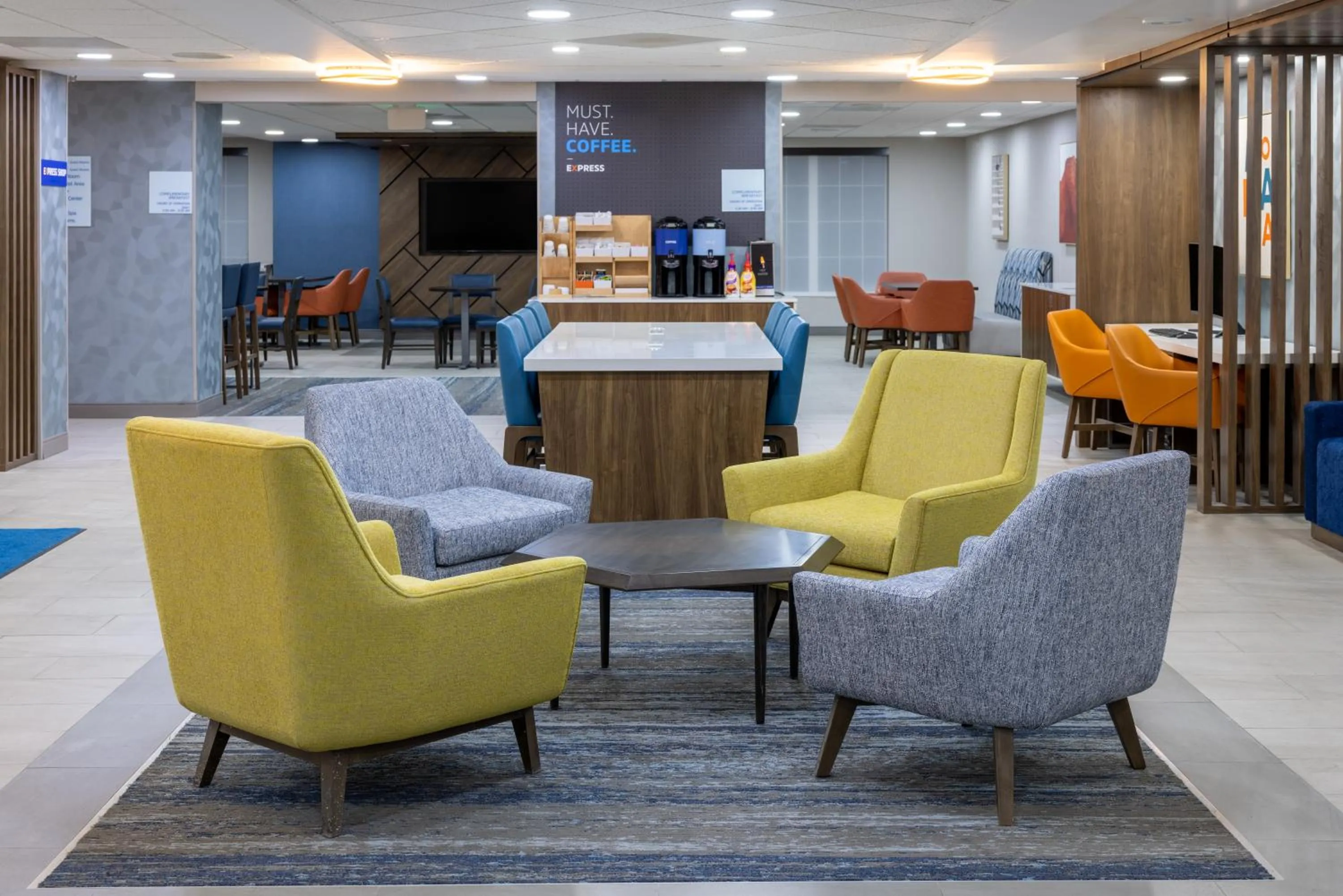 TV and multimedia in Holiday Inn Express Hotel & Suites Center Township by IHG