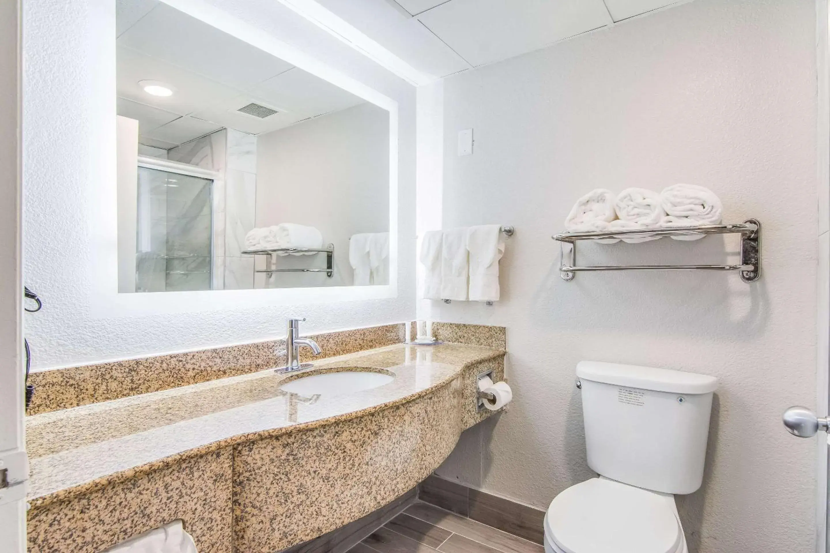 King Room - Non-Smoking in Clarion Pointe South Boston - Danville East King Room - Non-Smoking in Clarion Pointe South Boston - Danville East