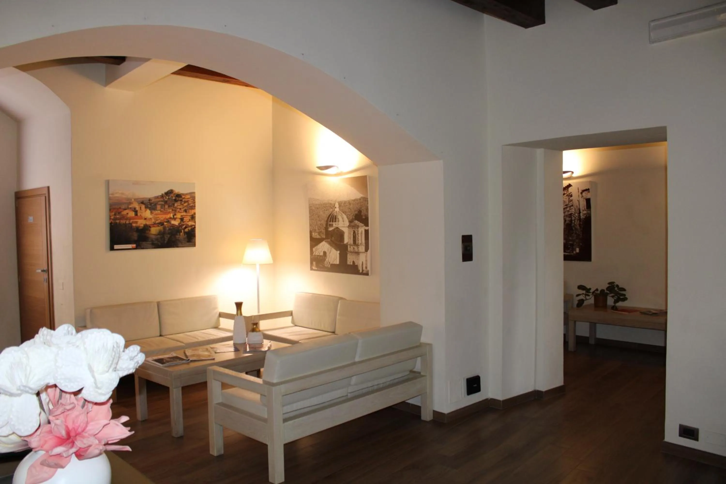 Seating area, Bed in Il Borgo Ospitale - Albergo Diffuso