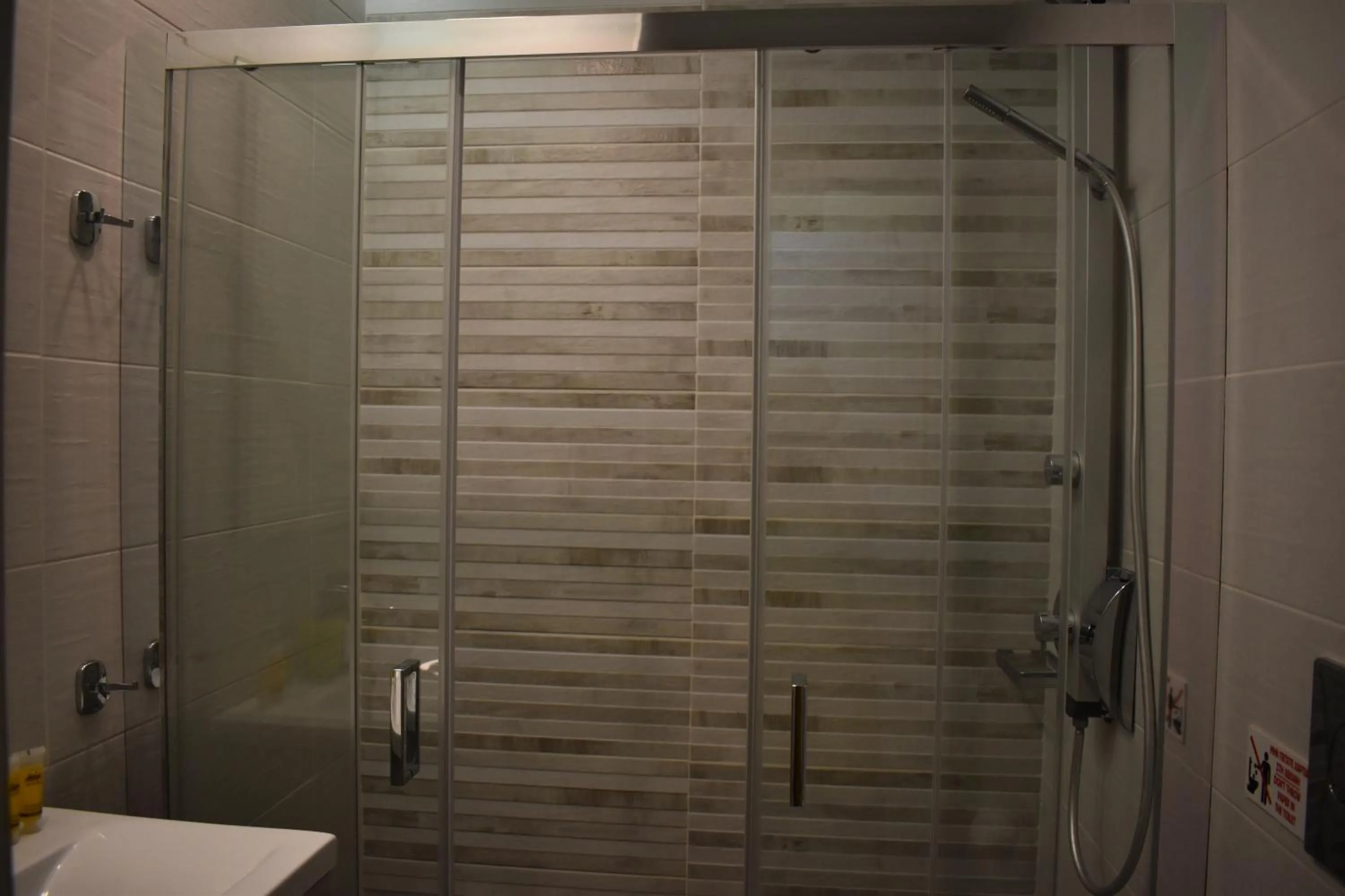 Shower in Eden Beach Hotel