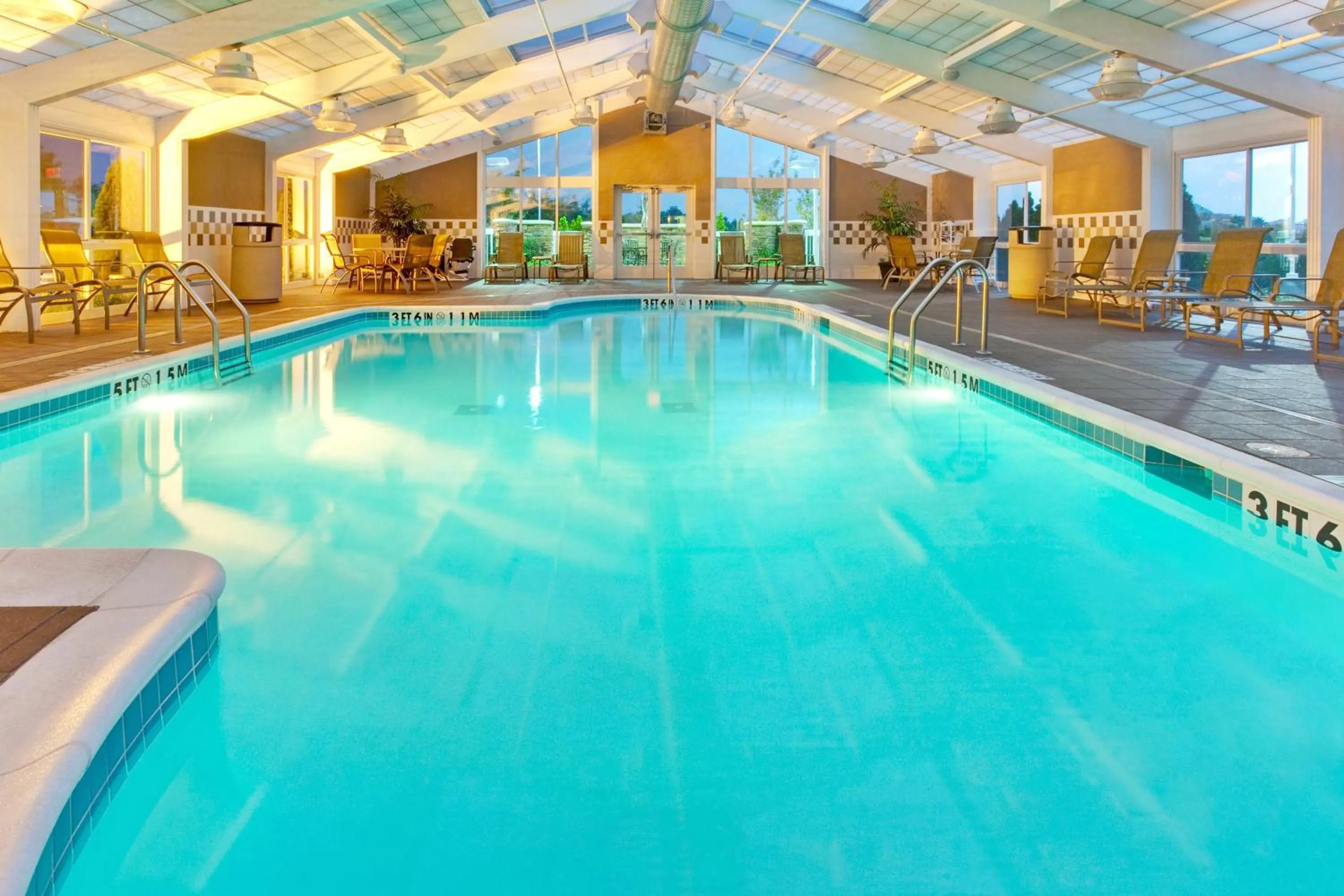 Swimming pool in Holiday Inn Hotel & Suites Memphis-Wolfchase Galleria by IHG