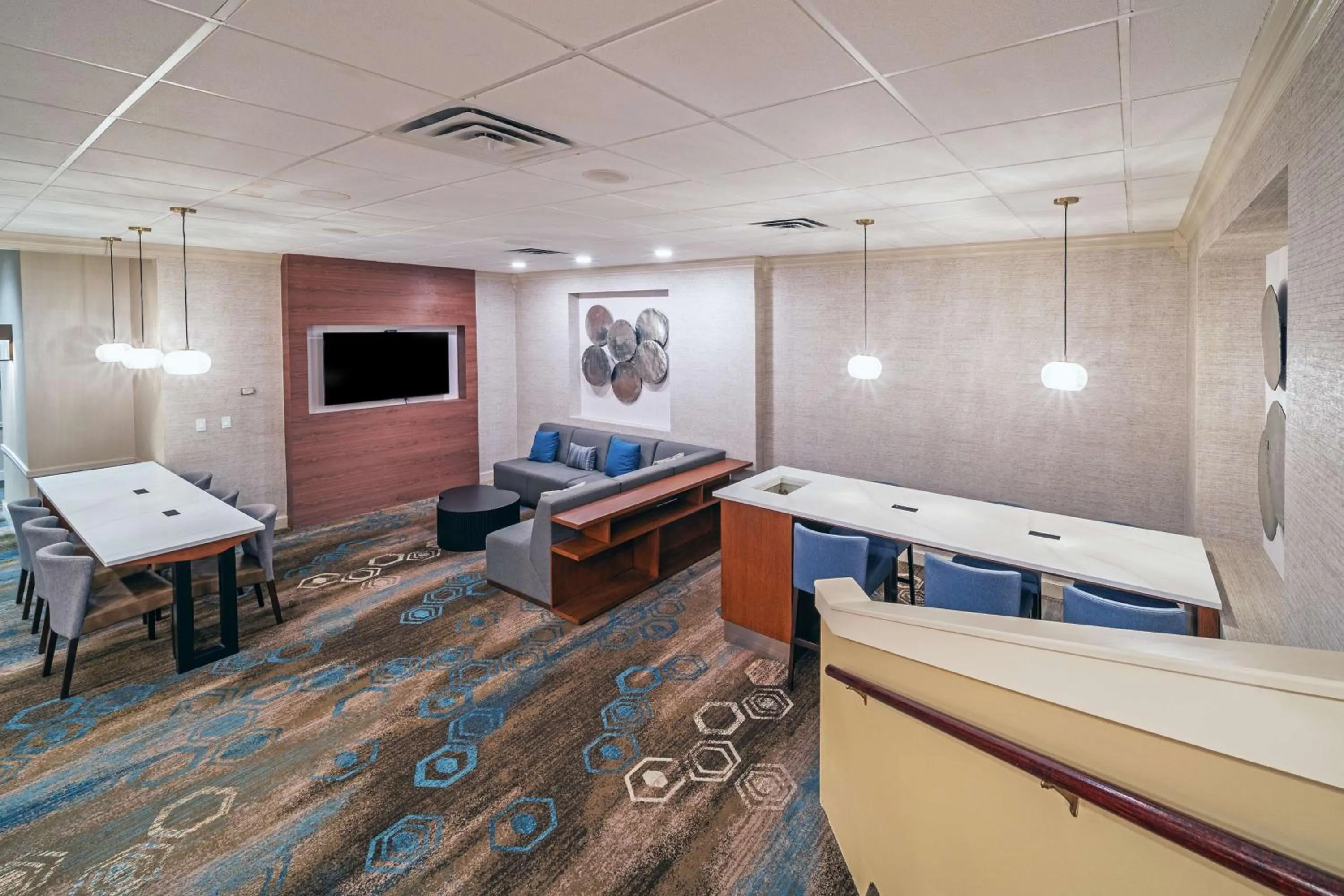 Business facilities, Bed in DoubleTree by Hilton Tulsa Downtown
