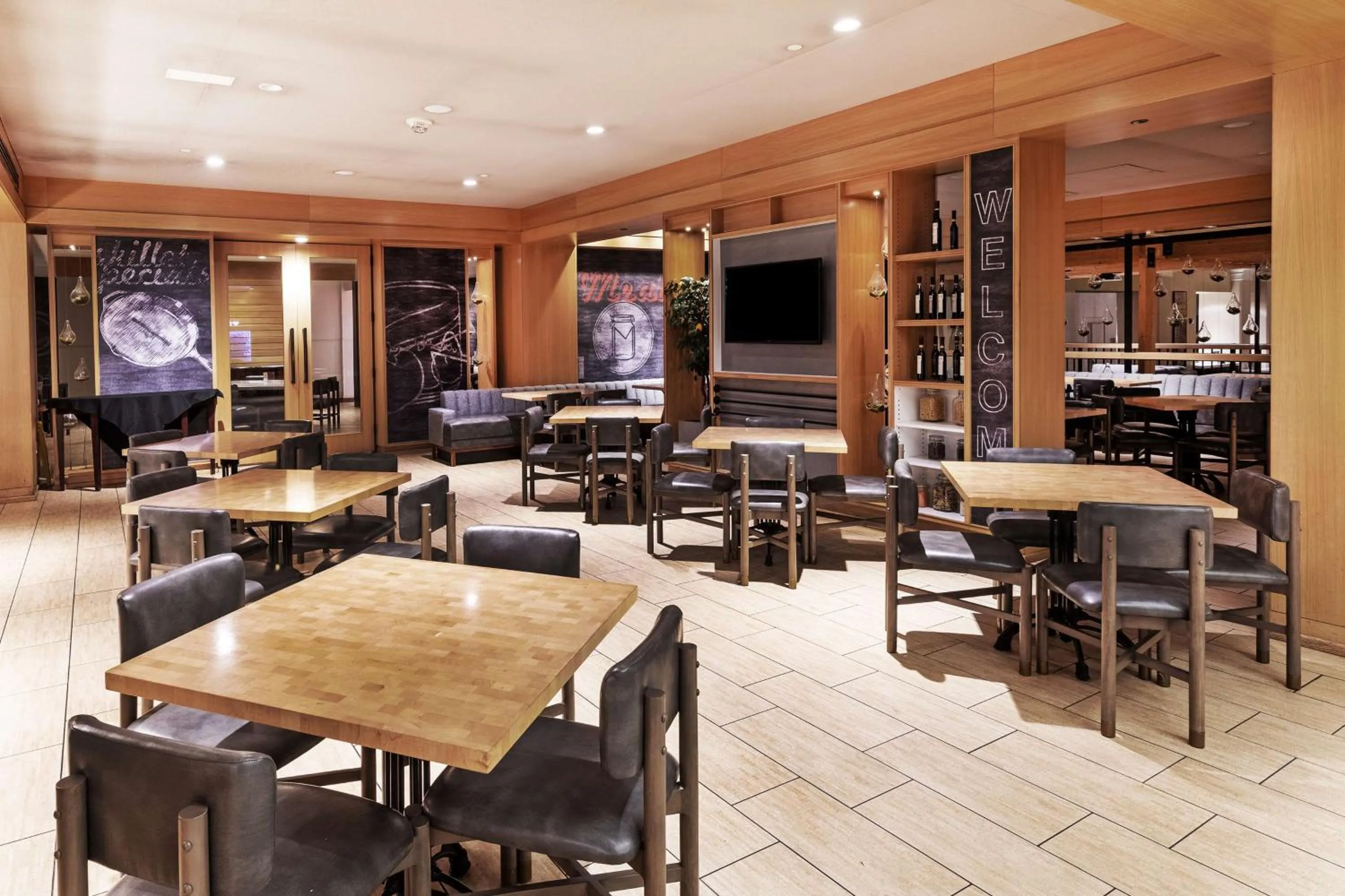 Restaurant/places to eat in DoubleTree by Hilton Tulsa Downtown