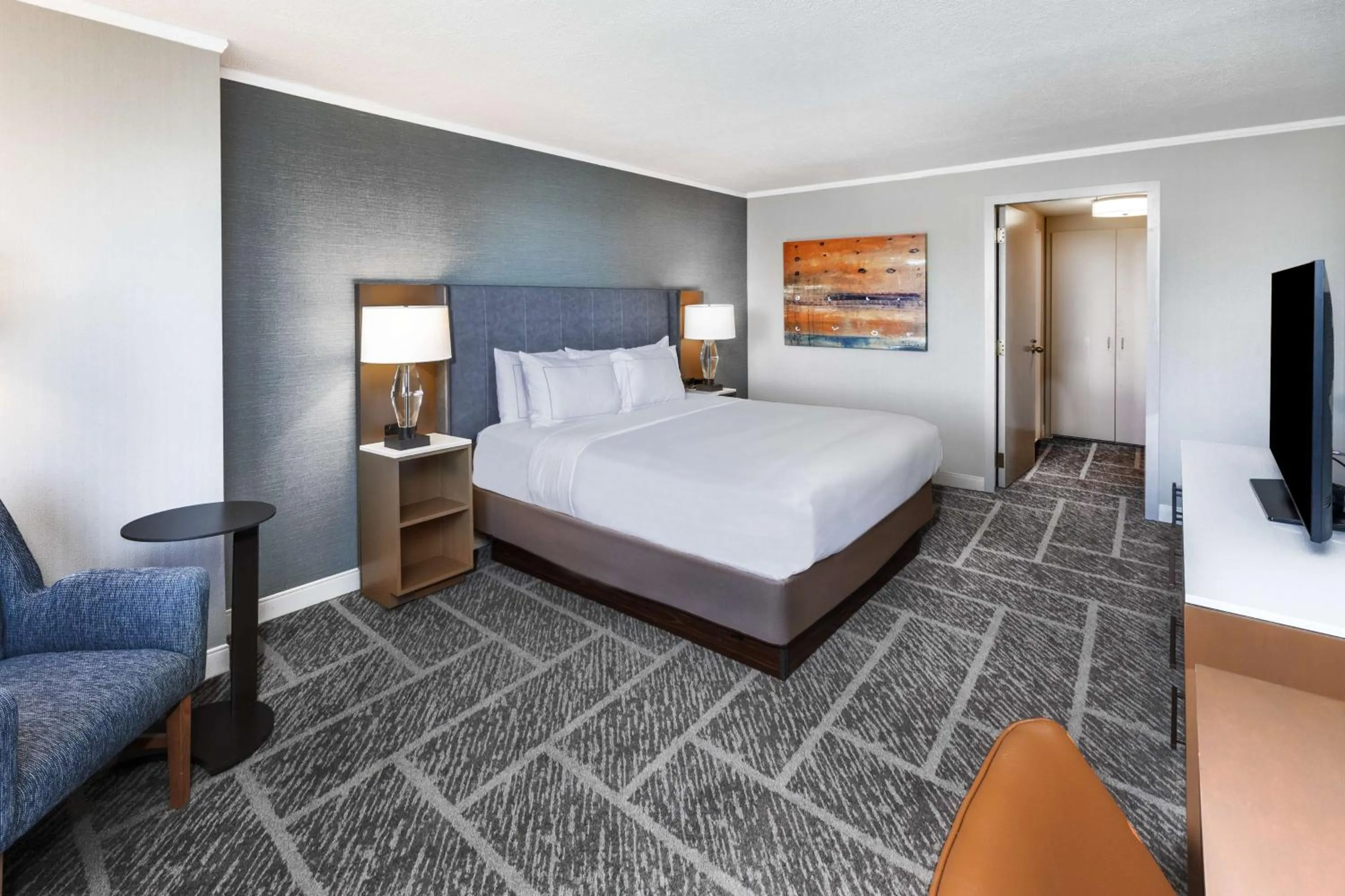 Bed in DoubleTree by Hilton Tulsa - Warren Place