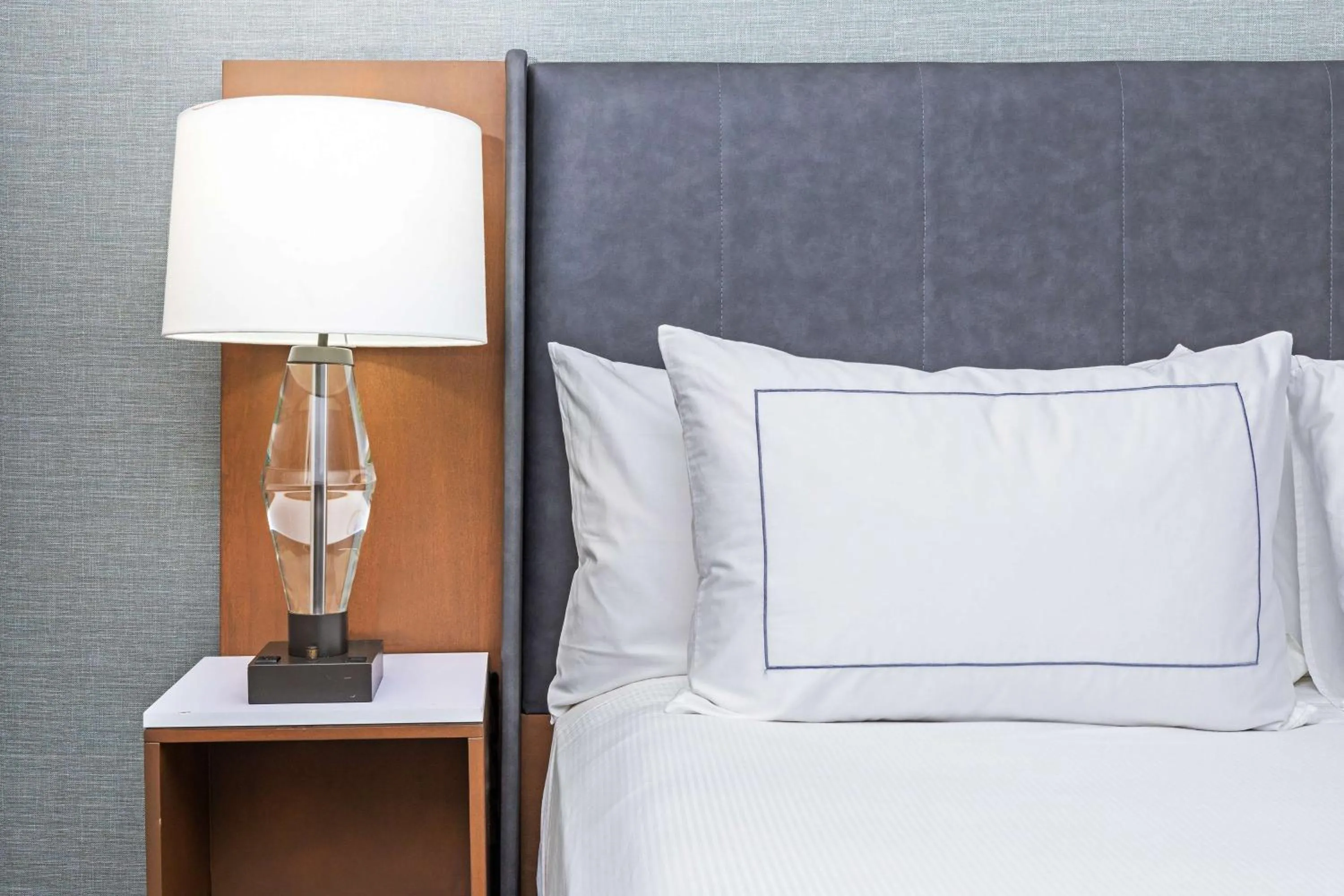 Bedroom, Bed in DoubleTree by Hilton Tulsa - Warren Place