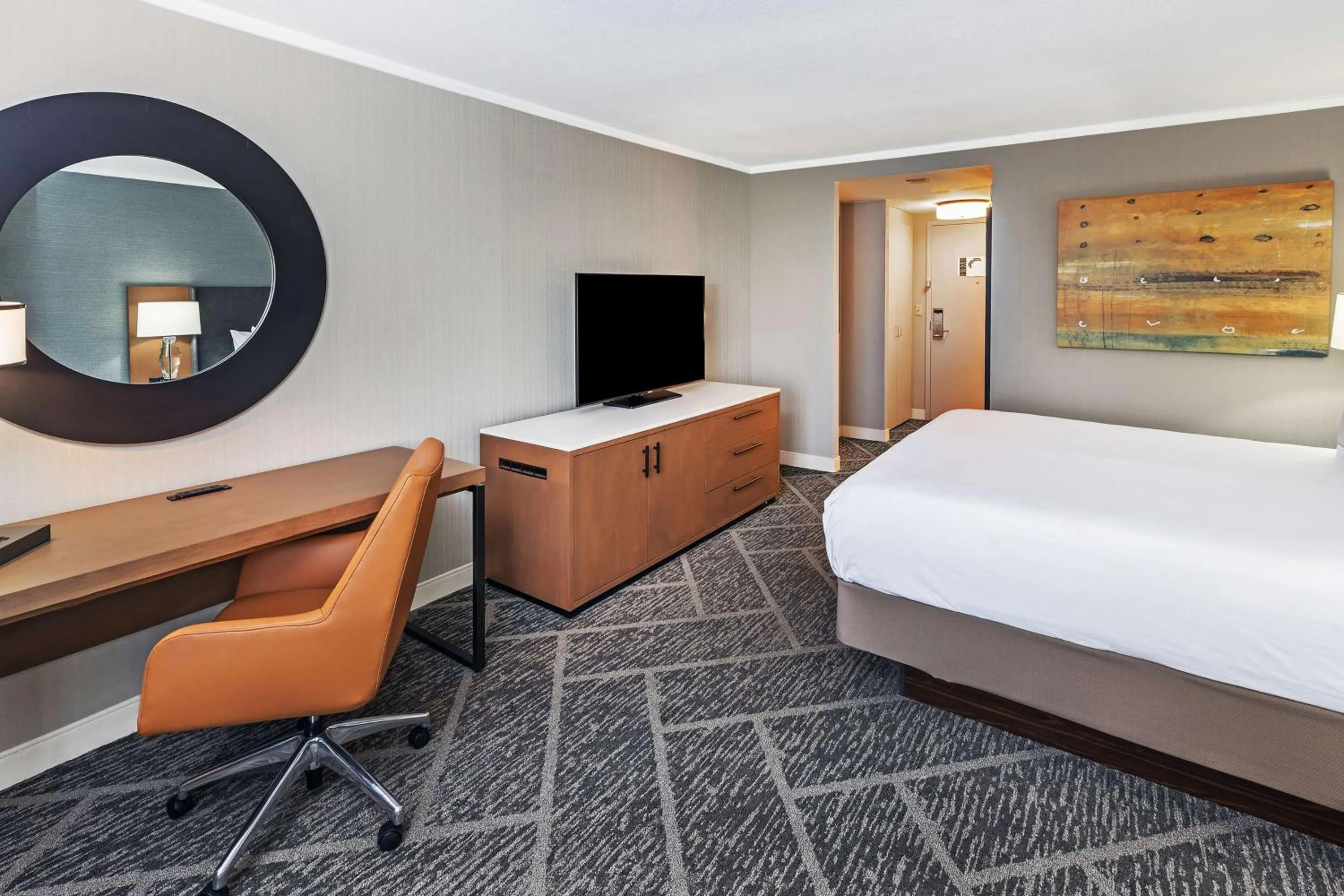 Bedroom, Bed in DoubleTree by Hilton Tulsa - Warren Place