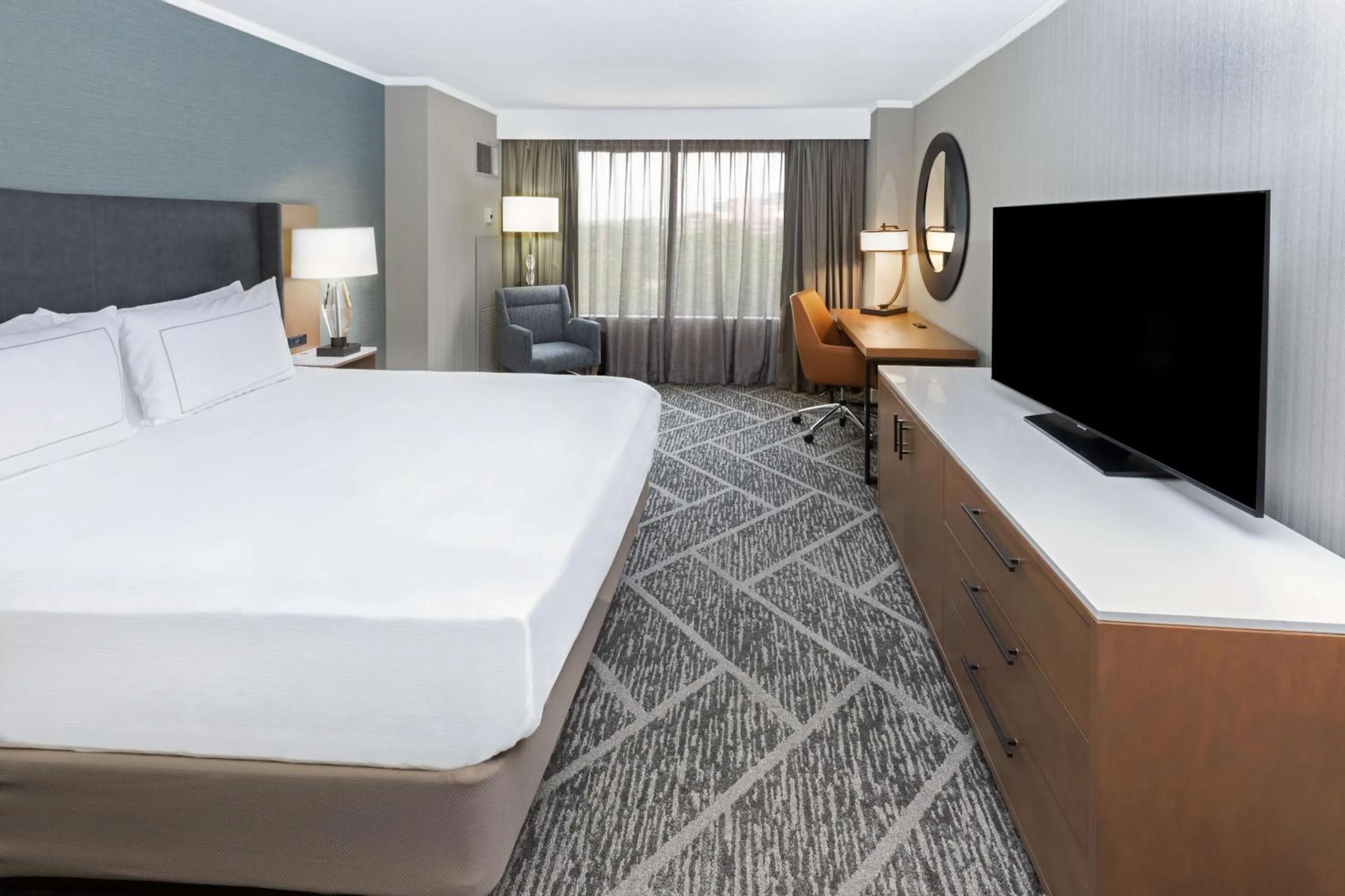 Bedroom, Bed in DoubleTree by Hilton Tulsa - Warren Place