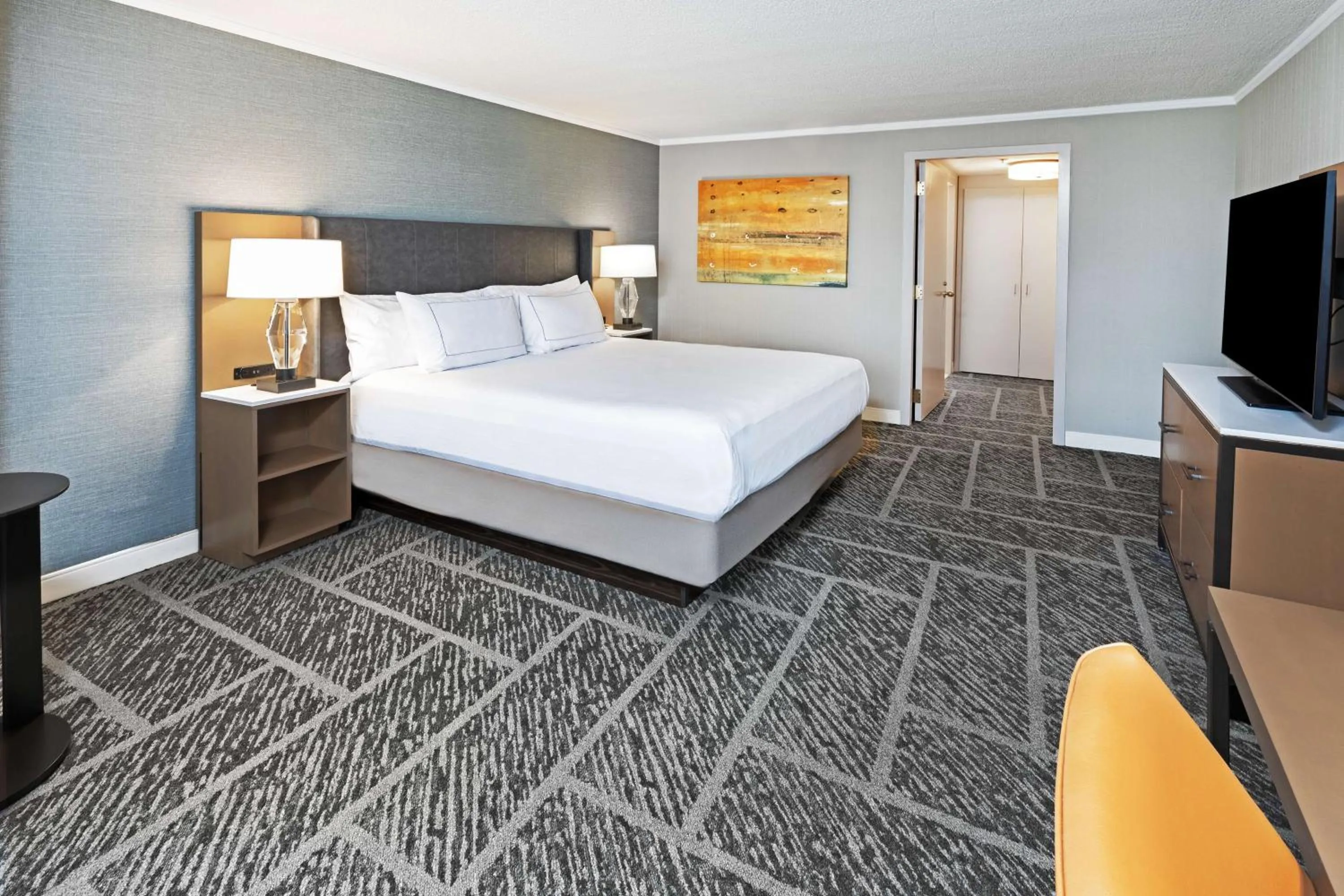 Bed in DoubleTree by Hilton Tulsa - Warren Place