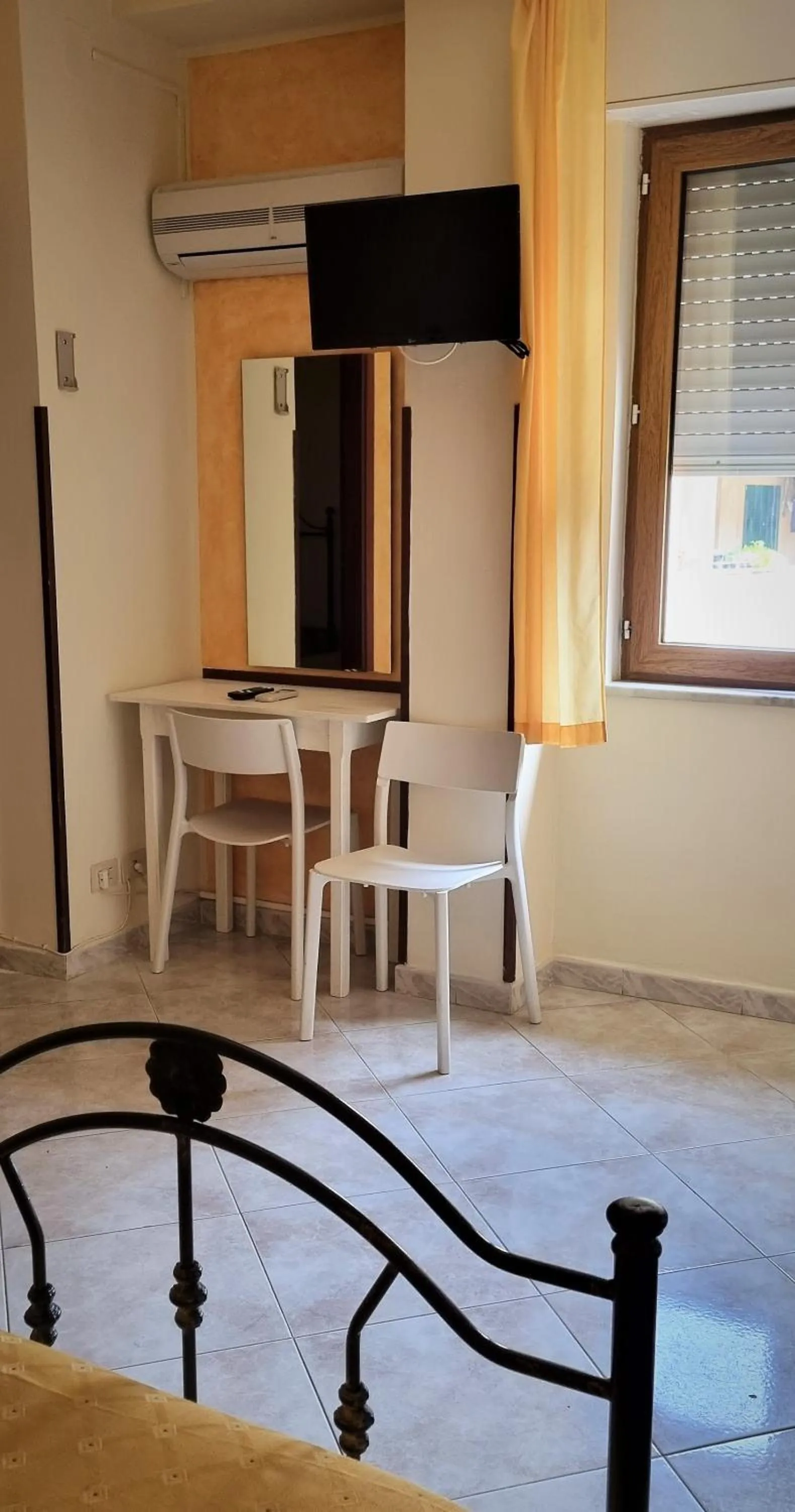 Photo of the whole room in Delle Rose