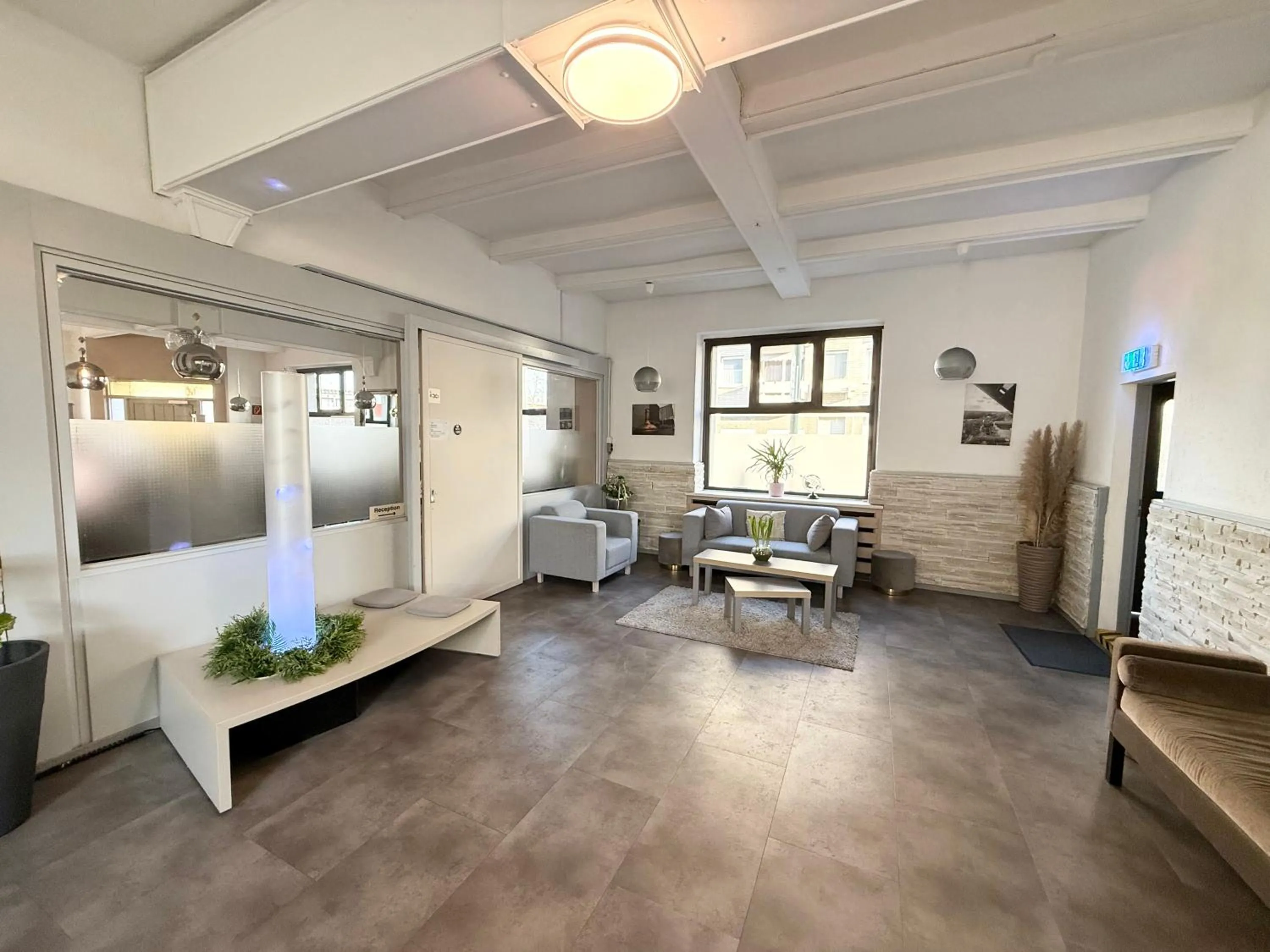 Seating area, Bed in Central Hotel Duisburg