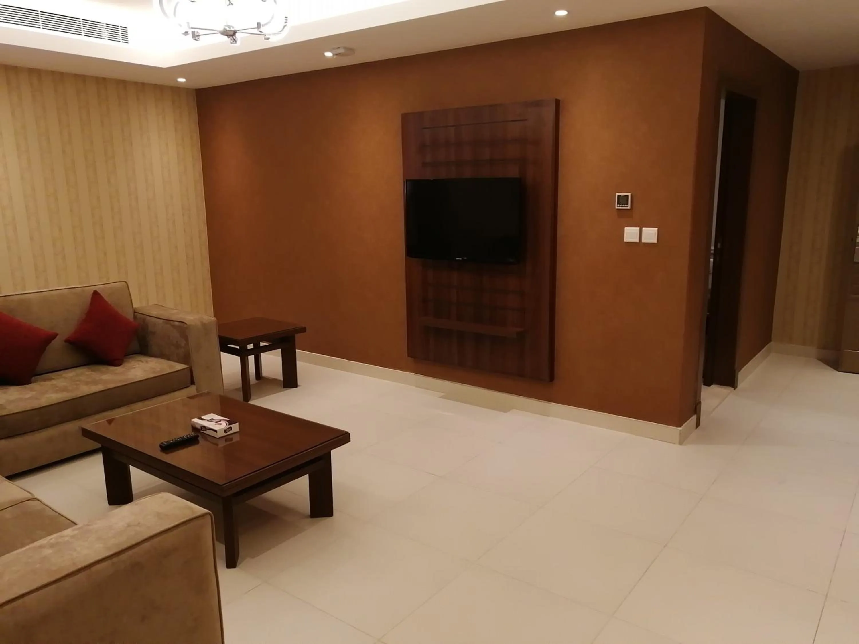 TV and multimedia in Manazel Al Diafah Serviced Apartments Olaya