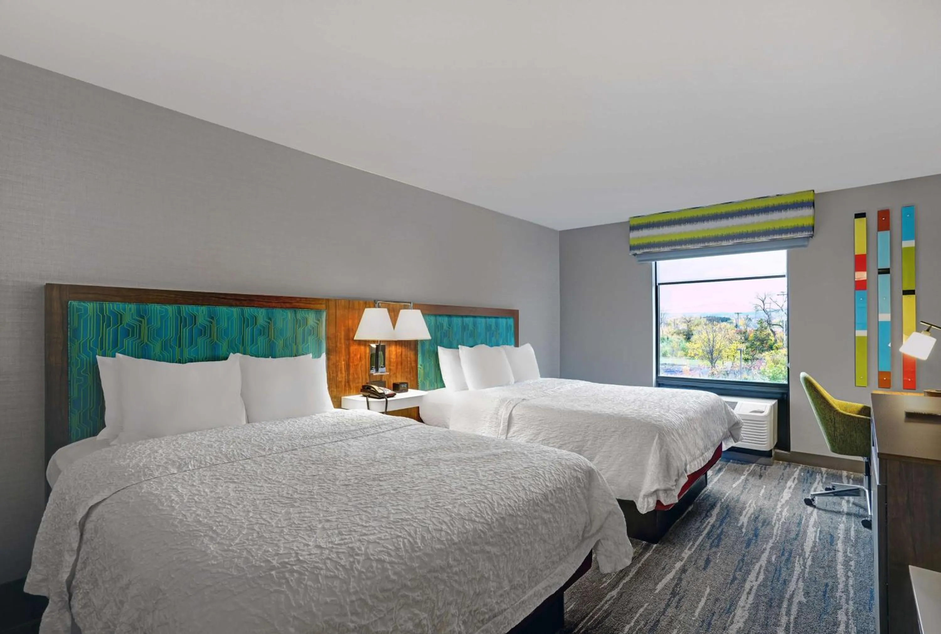 Bed in Hampton Inn Utica