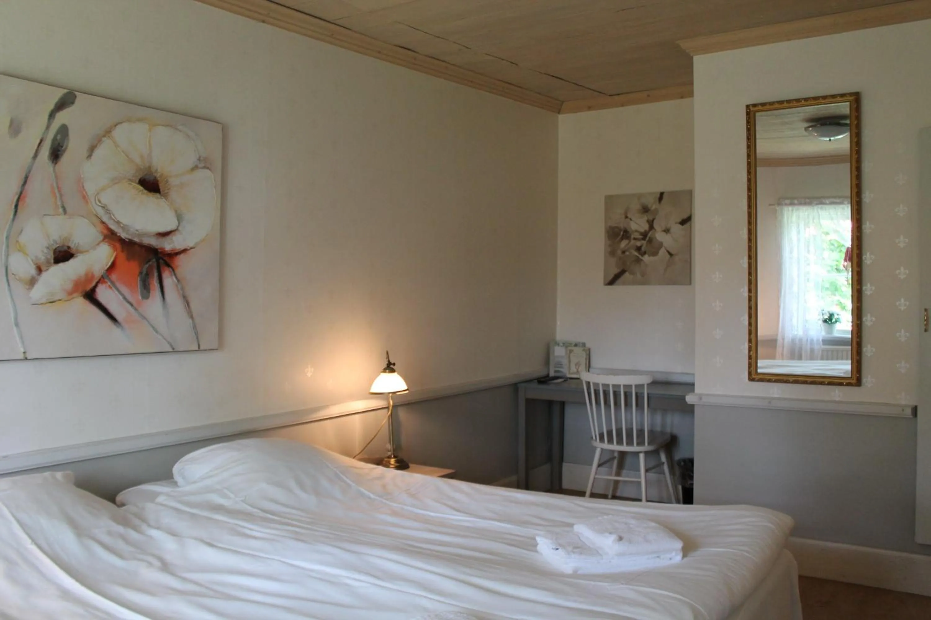 Bed in Wanbo Herrgård