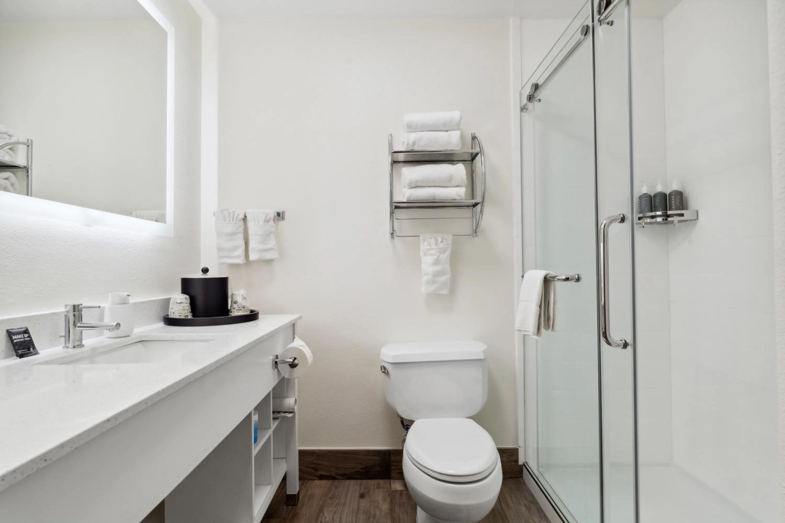 Shower in Sonesta Essential Vacaville Napa Valley