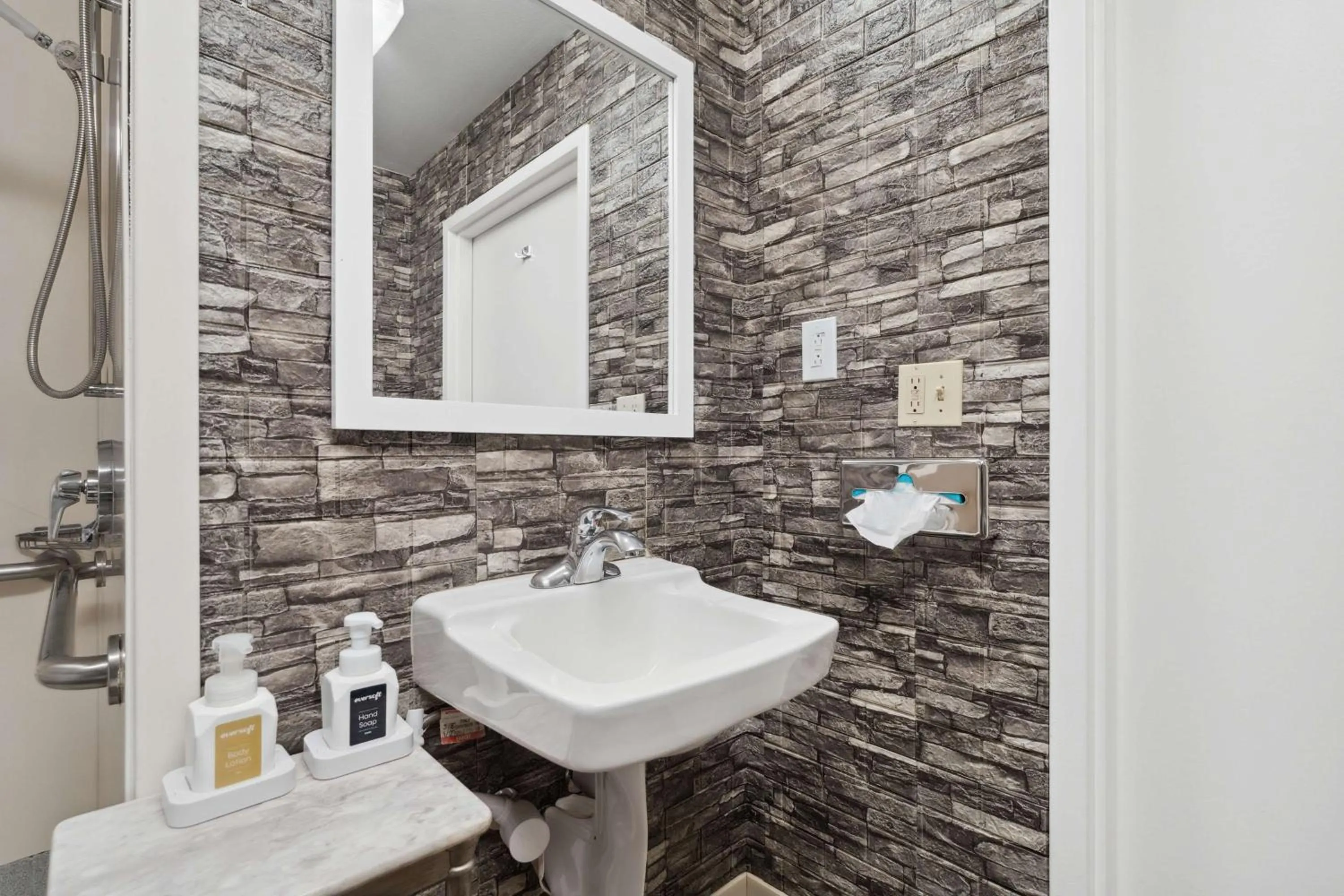 Bathroom in Sonesta Essential Vacaville Napa Valley