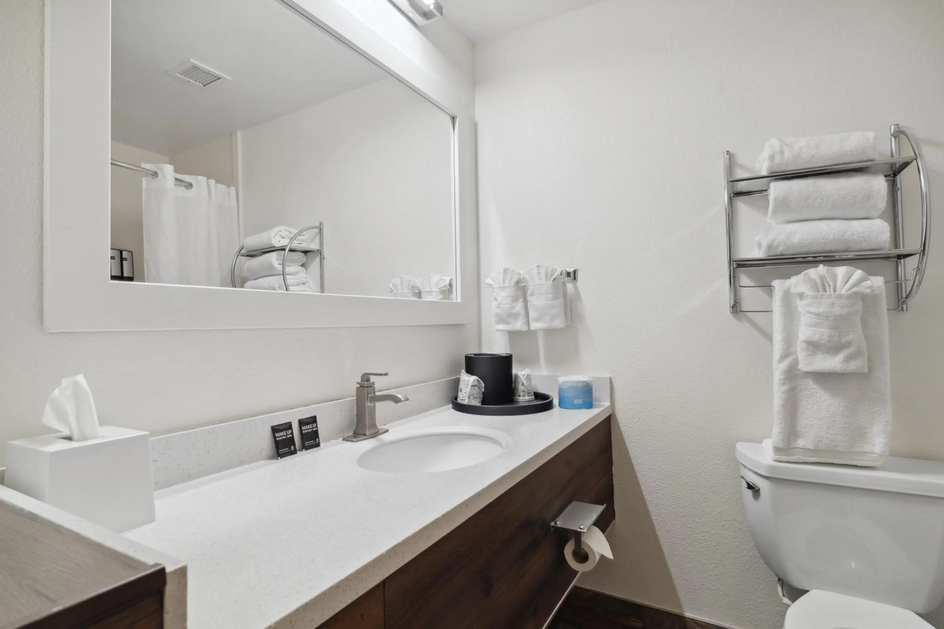 Bathroom in Sonesta Essential Vacaville Napa Valley