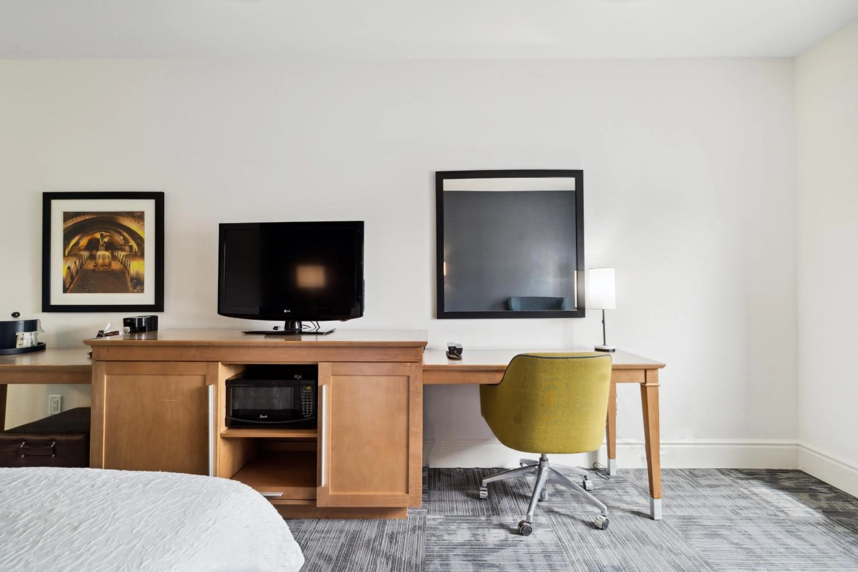 TV and multimedia, Bed in Sonesta Essential Vacaville Napa Valley