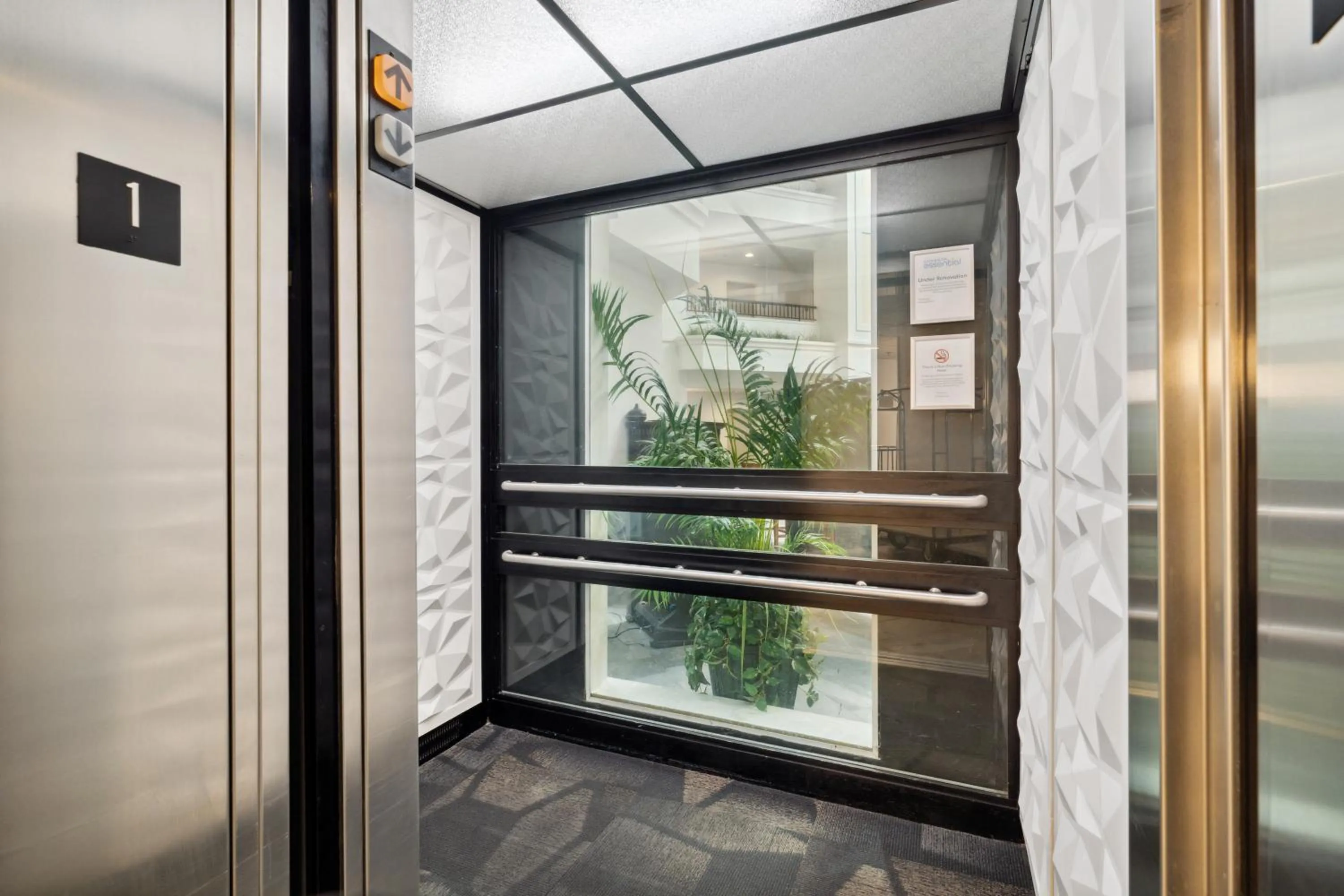 elevator in Sonesta Essential Vacaville Napa Valley