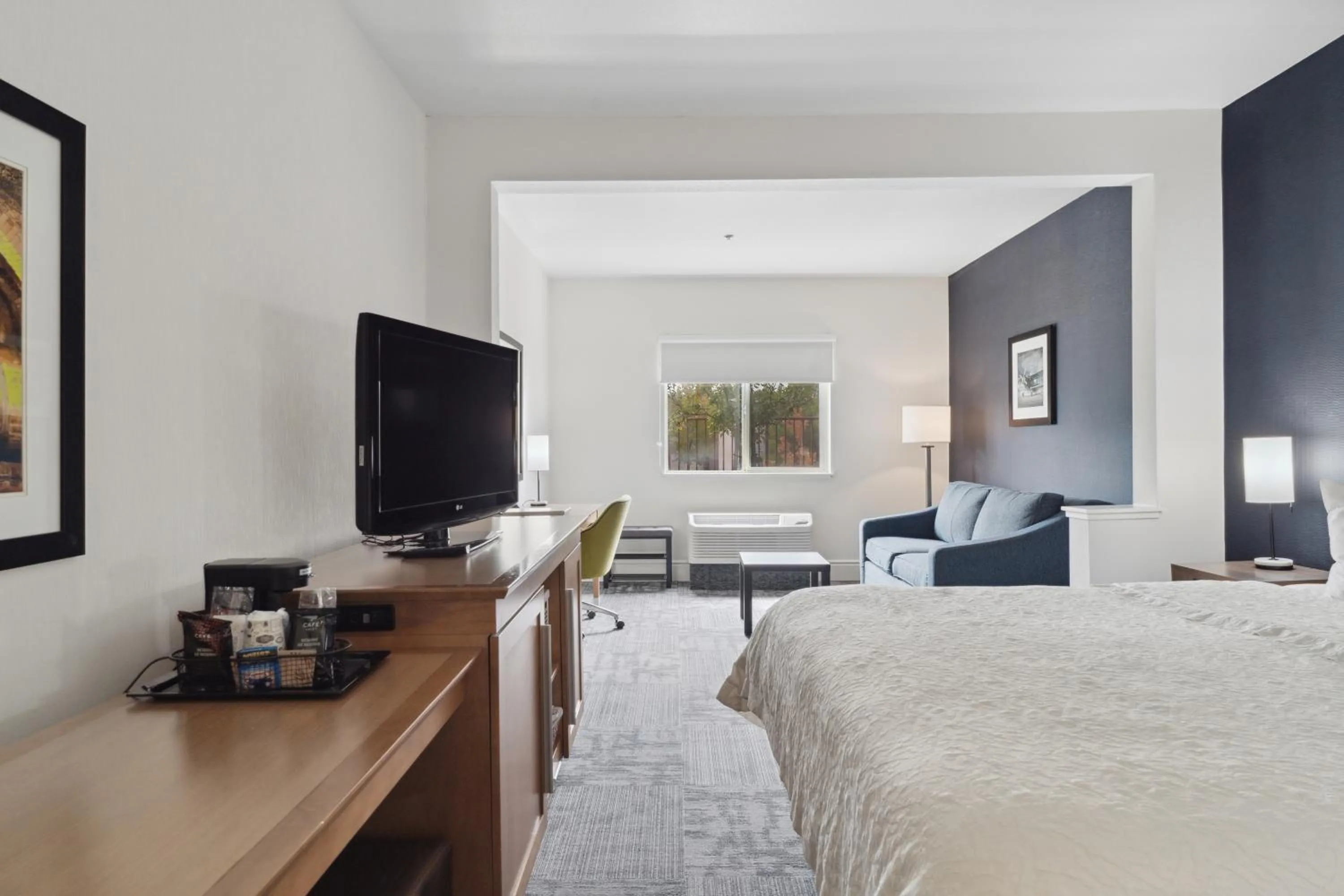 TV and multimedia, Bed in Sonesta Essential Vacaville Napa Valley