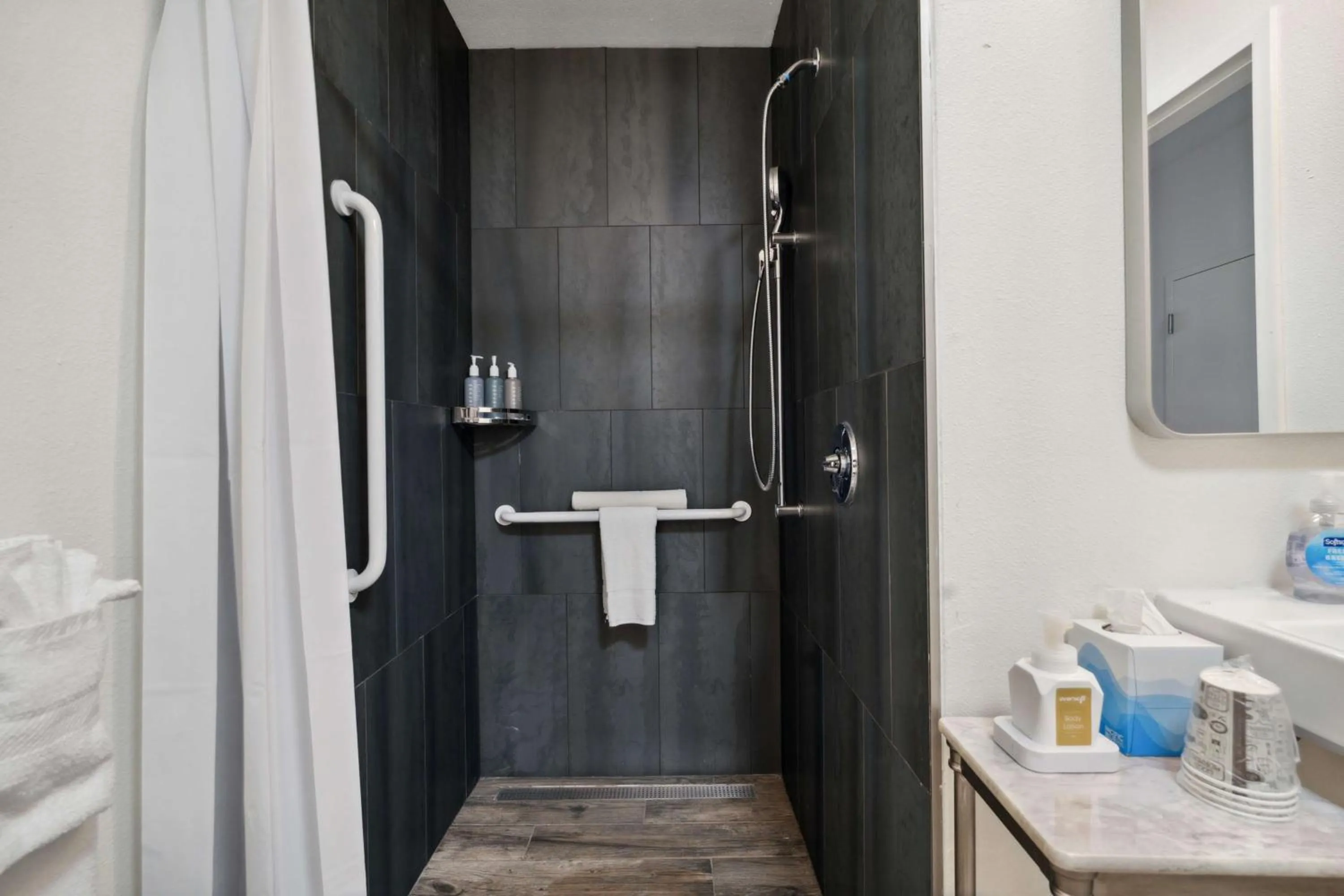 Bedroom in Sonesta Essential Vacaville Napa Valley