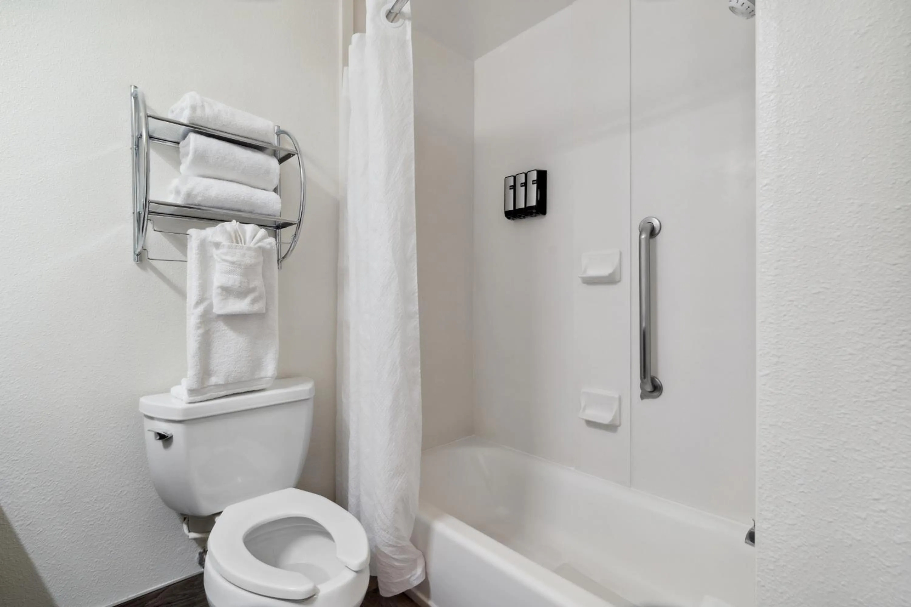 Shower in Sonesta Essential Vacaville Napa Valley