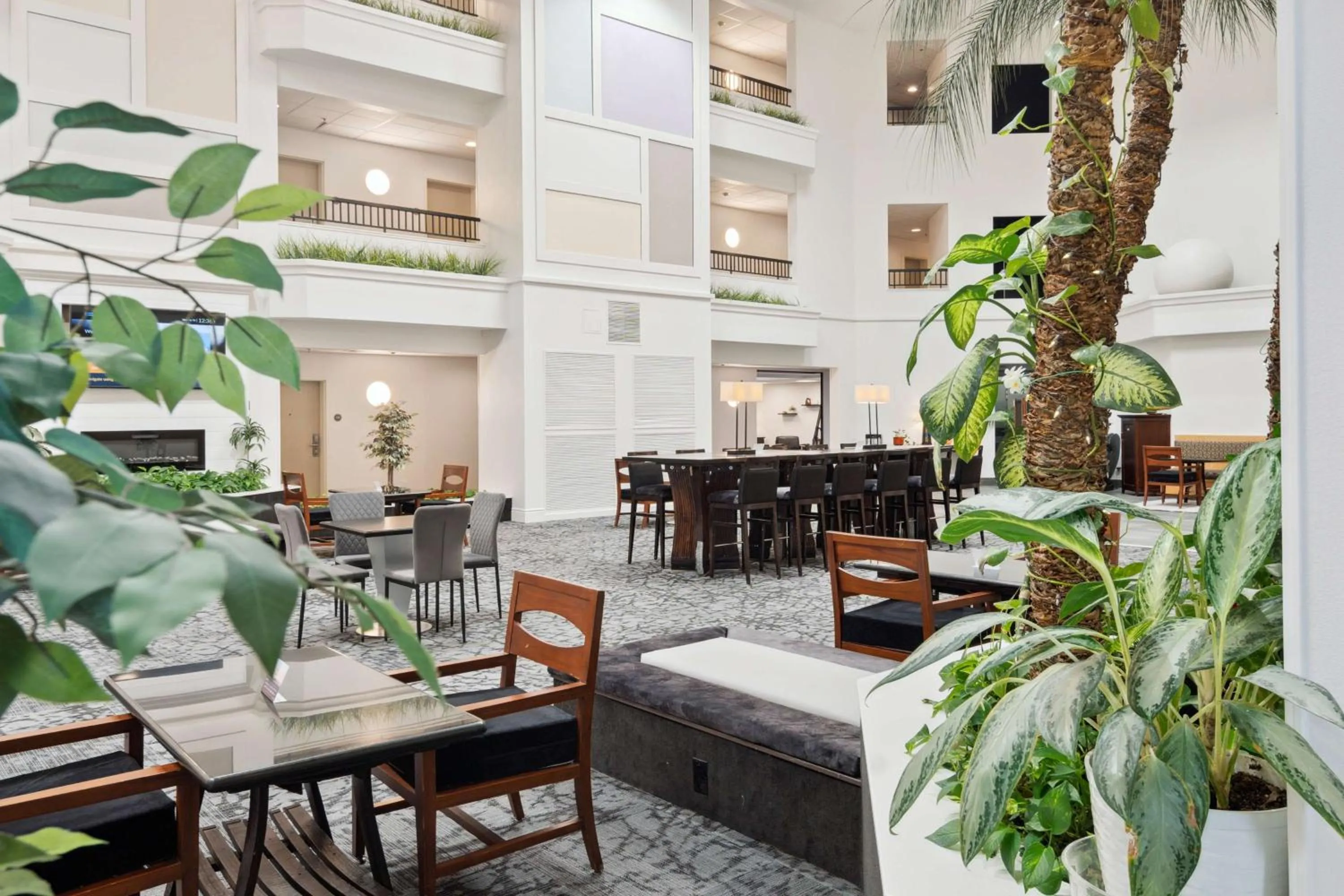 Lobby or reception in Sonesta Essential Vacaville Napa Valley