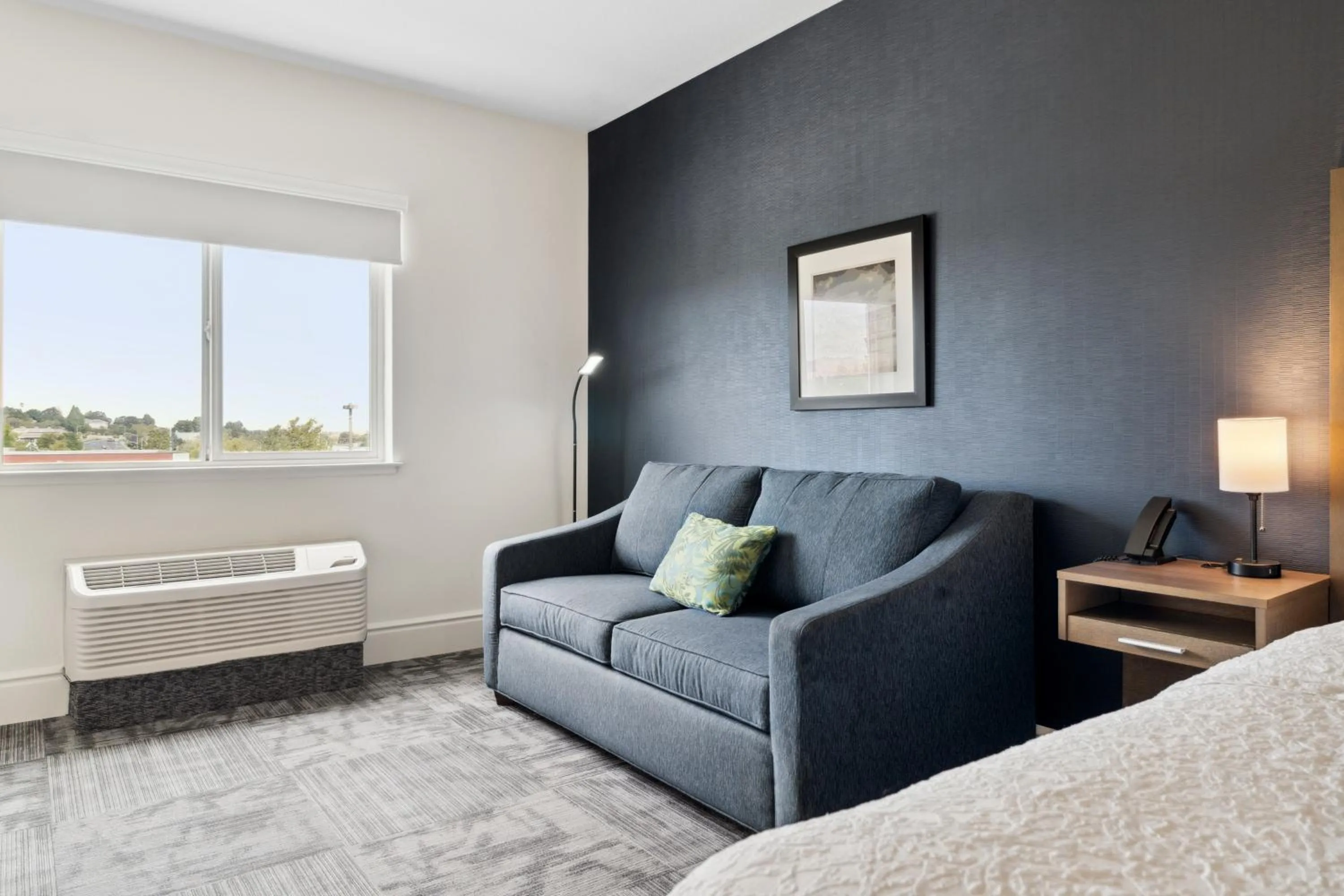 Seating area in Sonesta Essential Vacaville Napa Valley