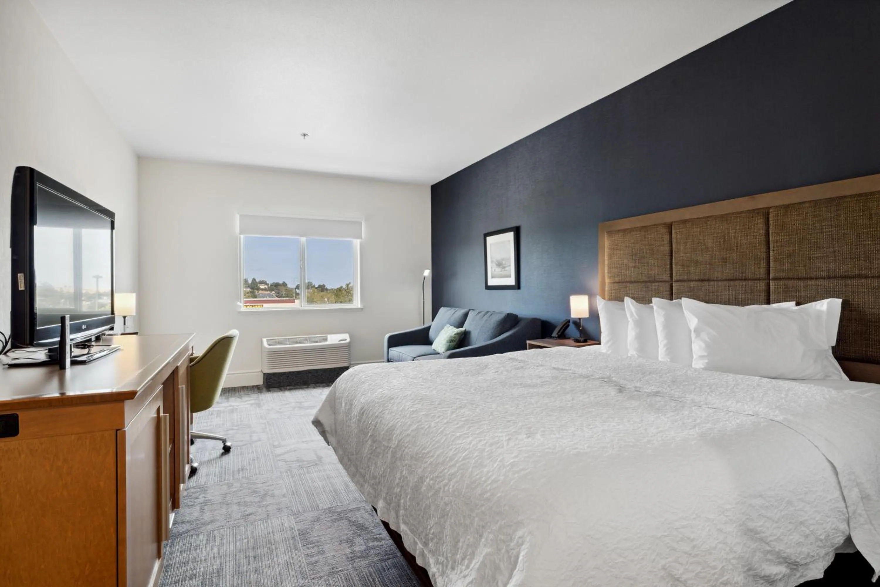 Bed in Sonesta Essential Vacaville Napa Valley