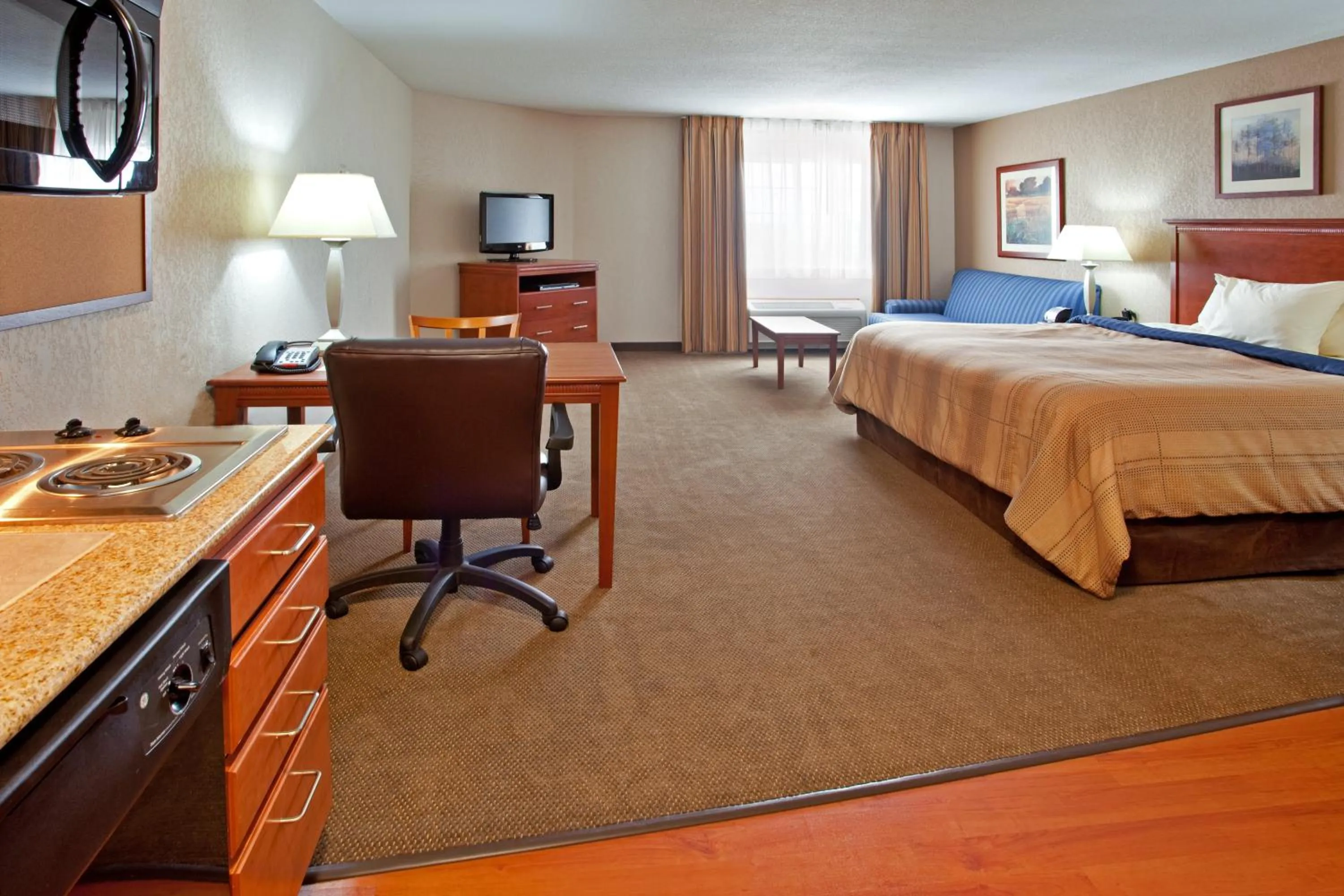 Bedroom, Bed in Candlewood Suites Elgin – Northwest Chicago by IHG