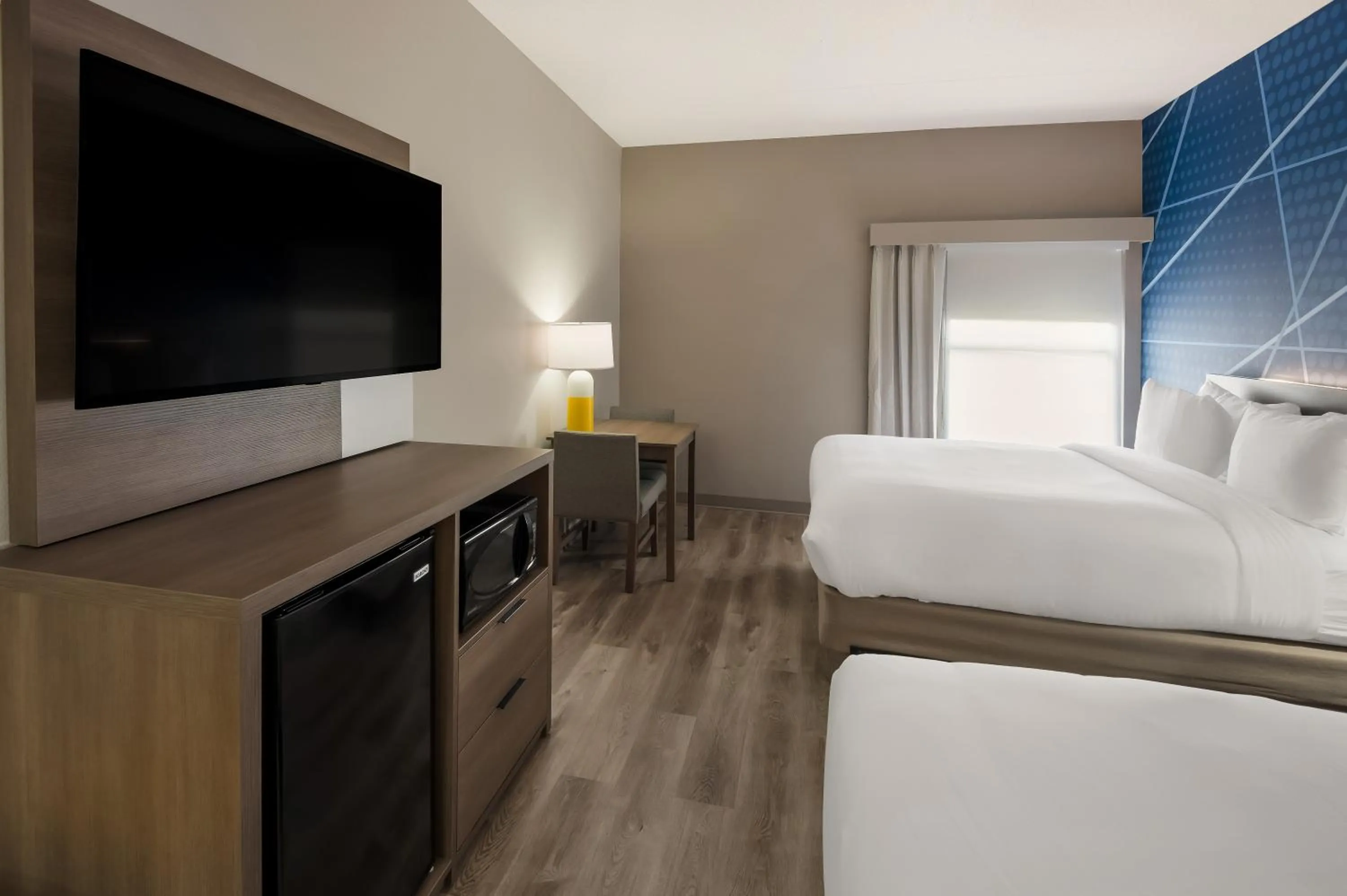 TV and multimedia, Bed in Comfort Inn & Suites Fishers - Indianapolis
